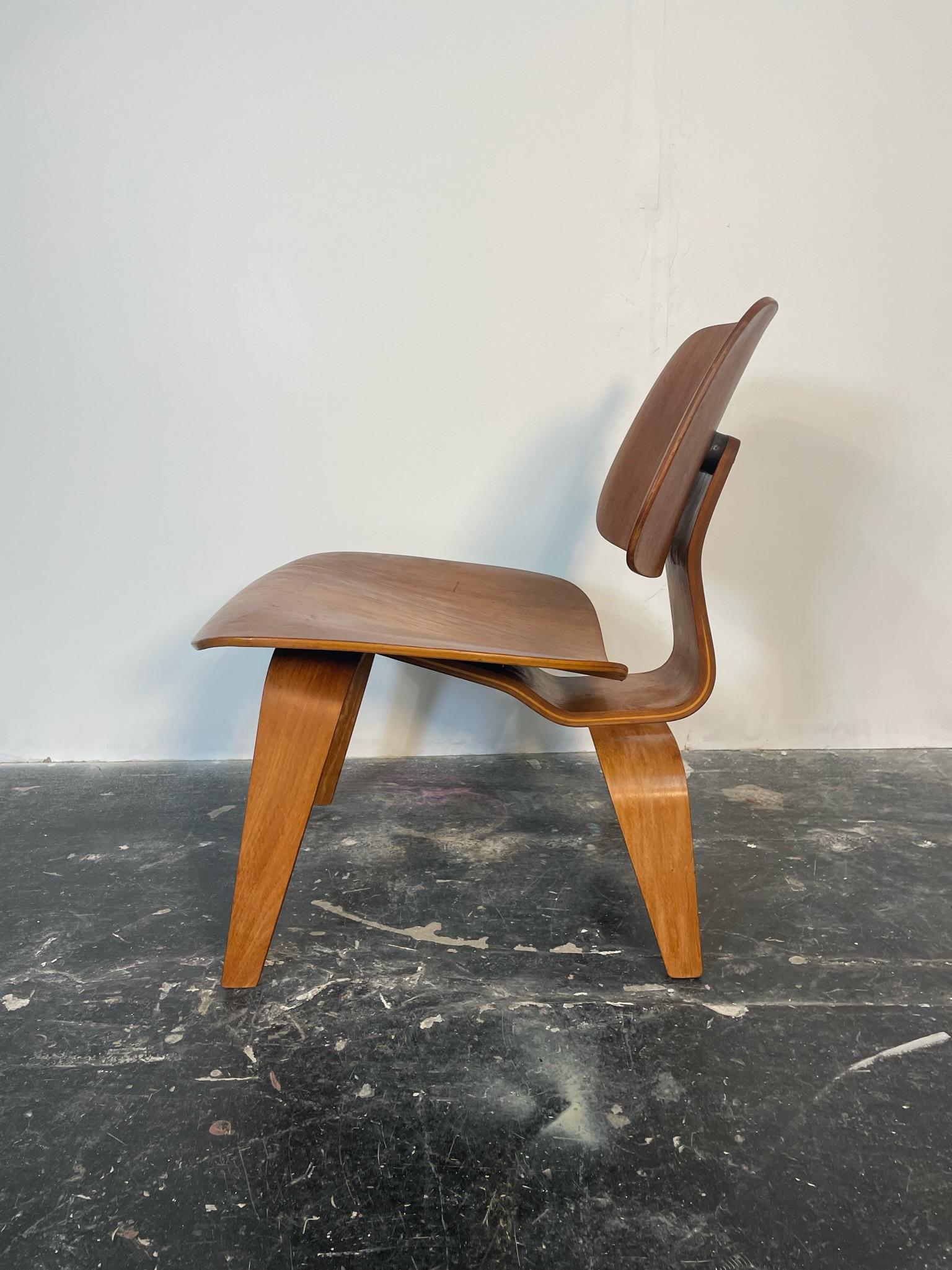 Mid-Century Modern 1st Gen. Eames LCW Evans Production for Herman Miller
