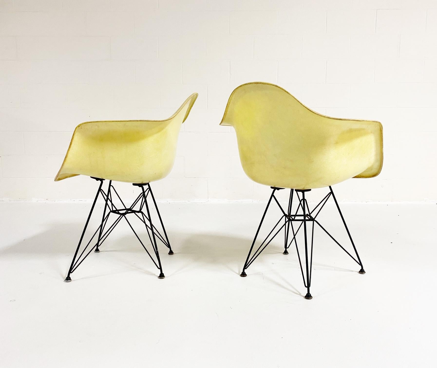 Mid-Century Modern Paire de fauteuils Dar de Charles et Ray Eames, 1ère génération en vente