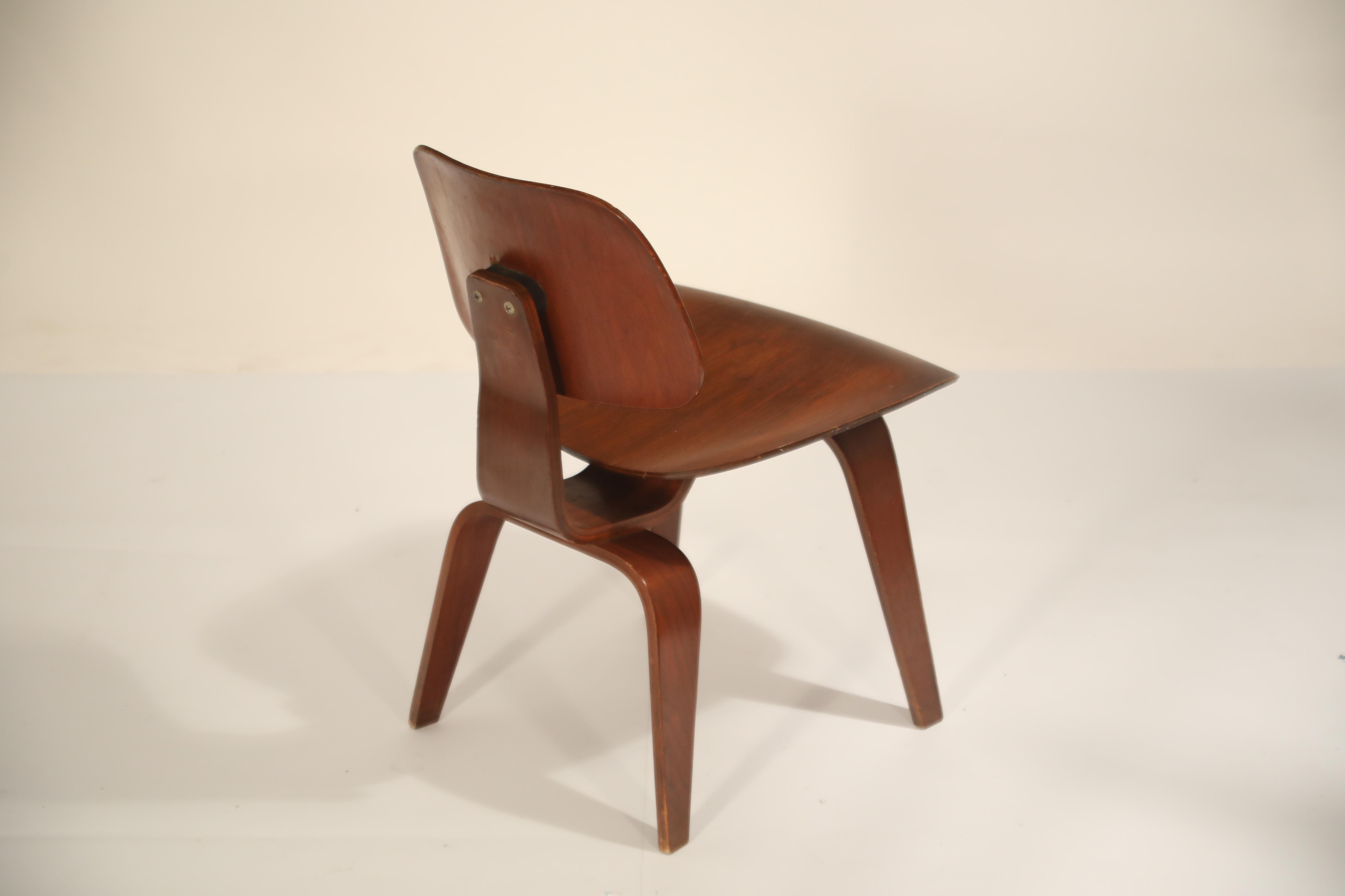 Mid-Century Modern 1st Generation Charles Eames for Evans Products Company DCW Chair, 1947, Signed