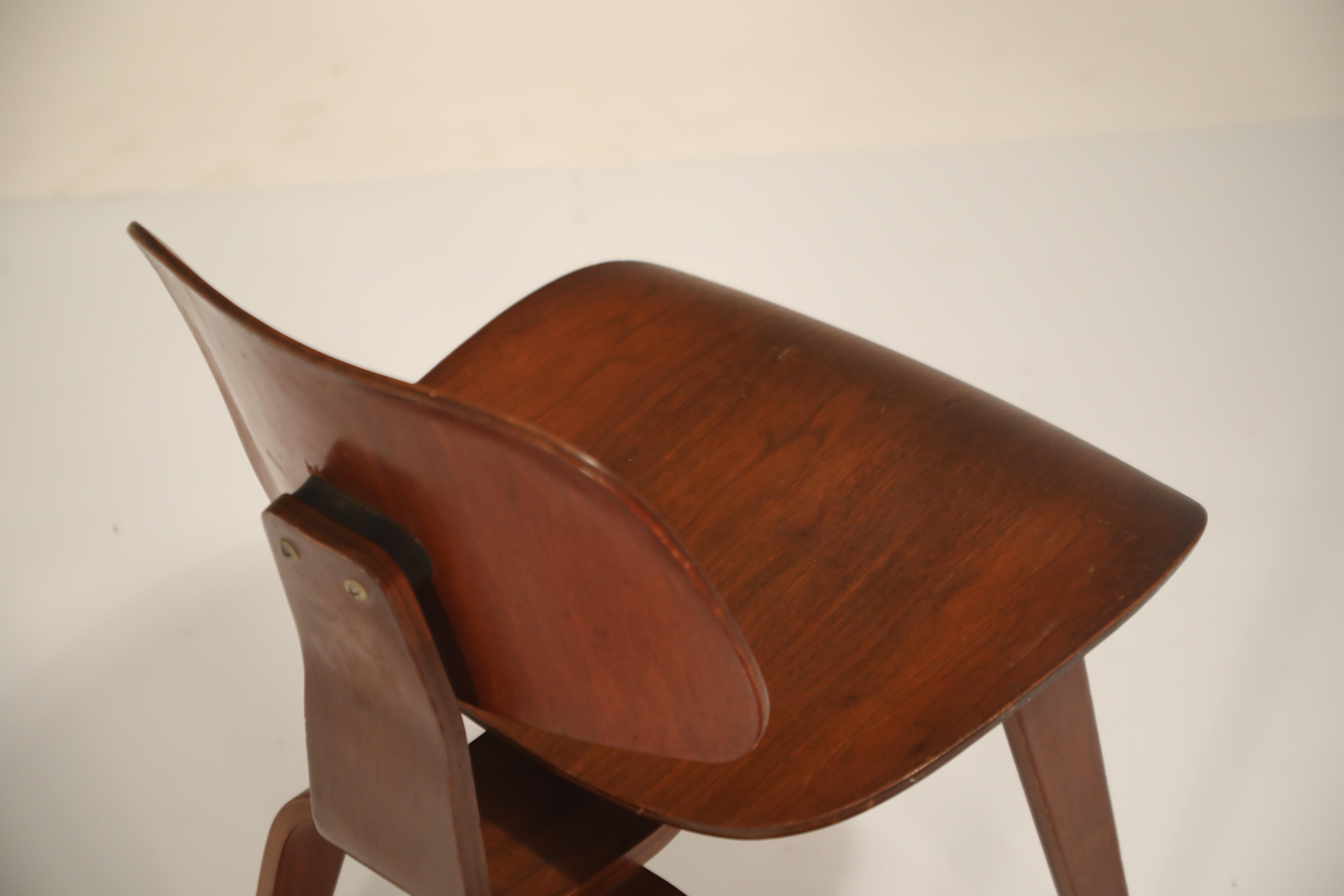 Mid-20th Century 1st Generation Charles Eames for Evans Products Company DCW Chair, 1947, Signed