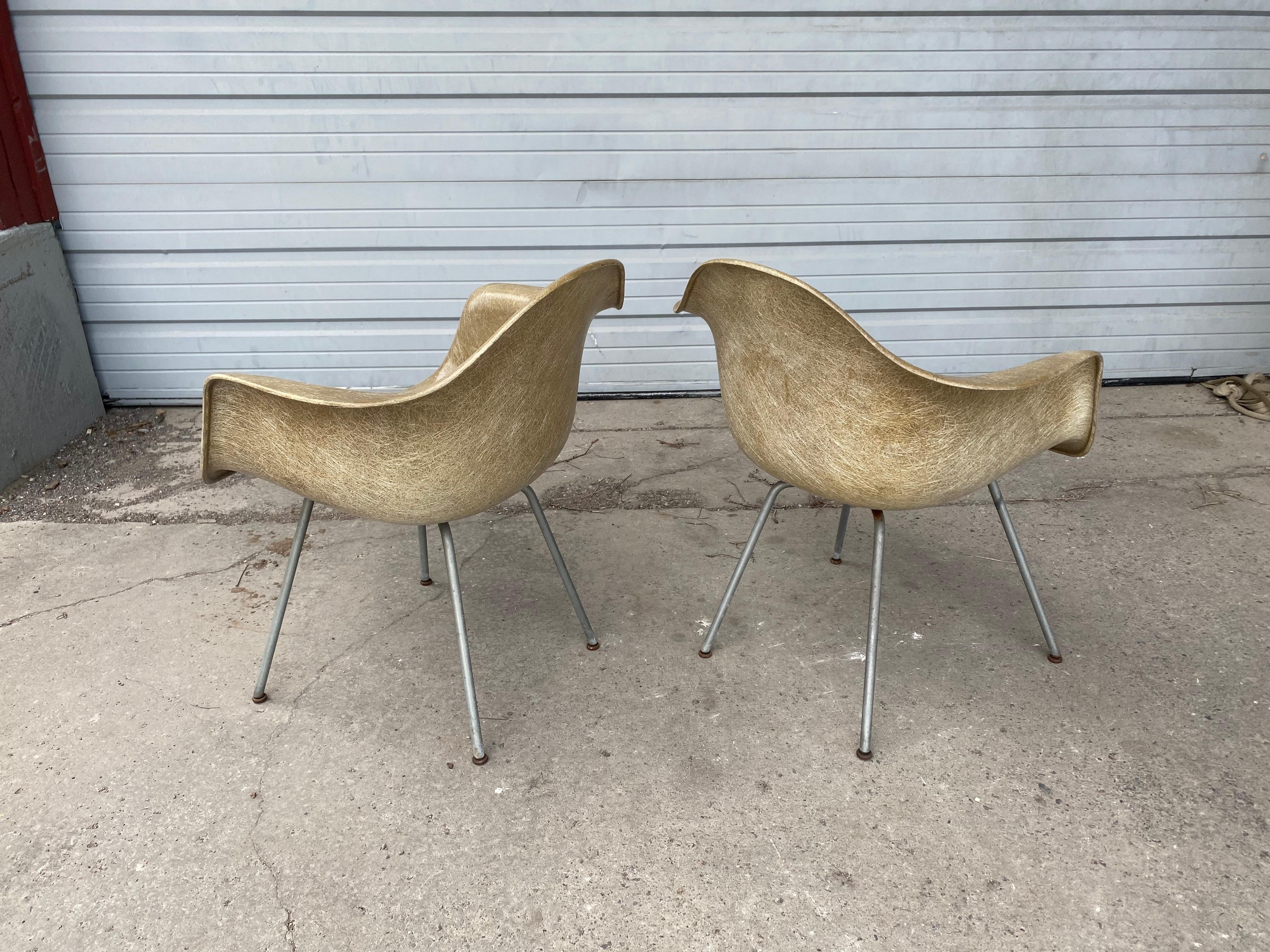 Mid-Century Modern 1st Generation Charles Eames Zenith/Herman Miller Plastic Rope Edge Chair For Sale