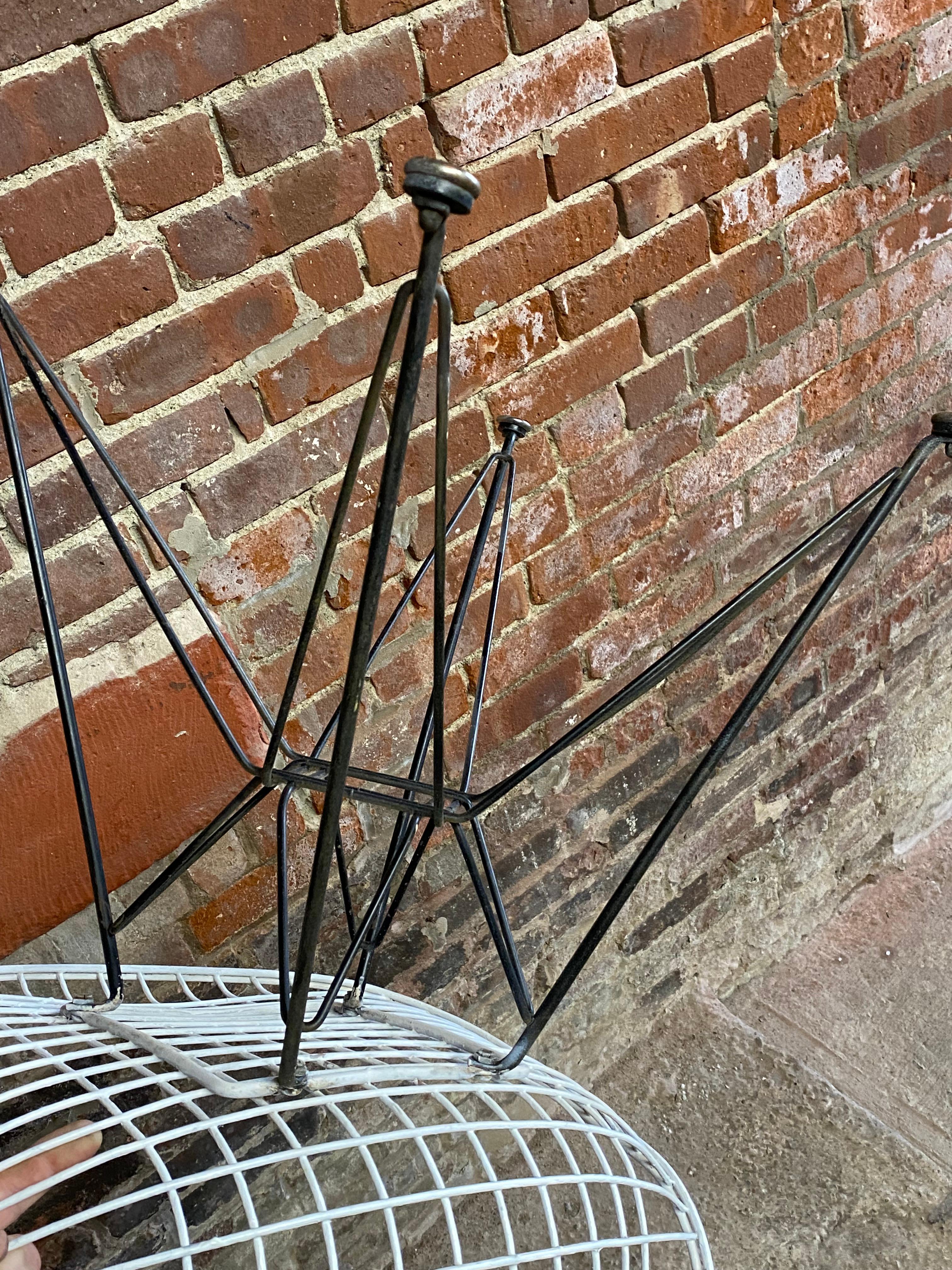 1st Generation Eames Dkr-2 Wire Eiffel Tower Chair For Sale 10