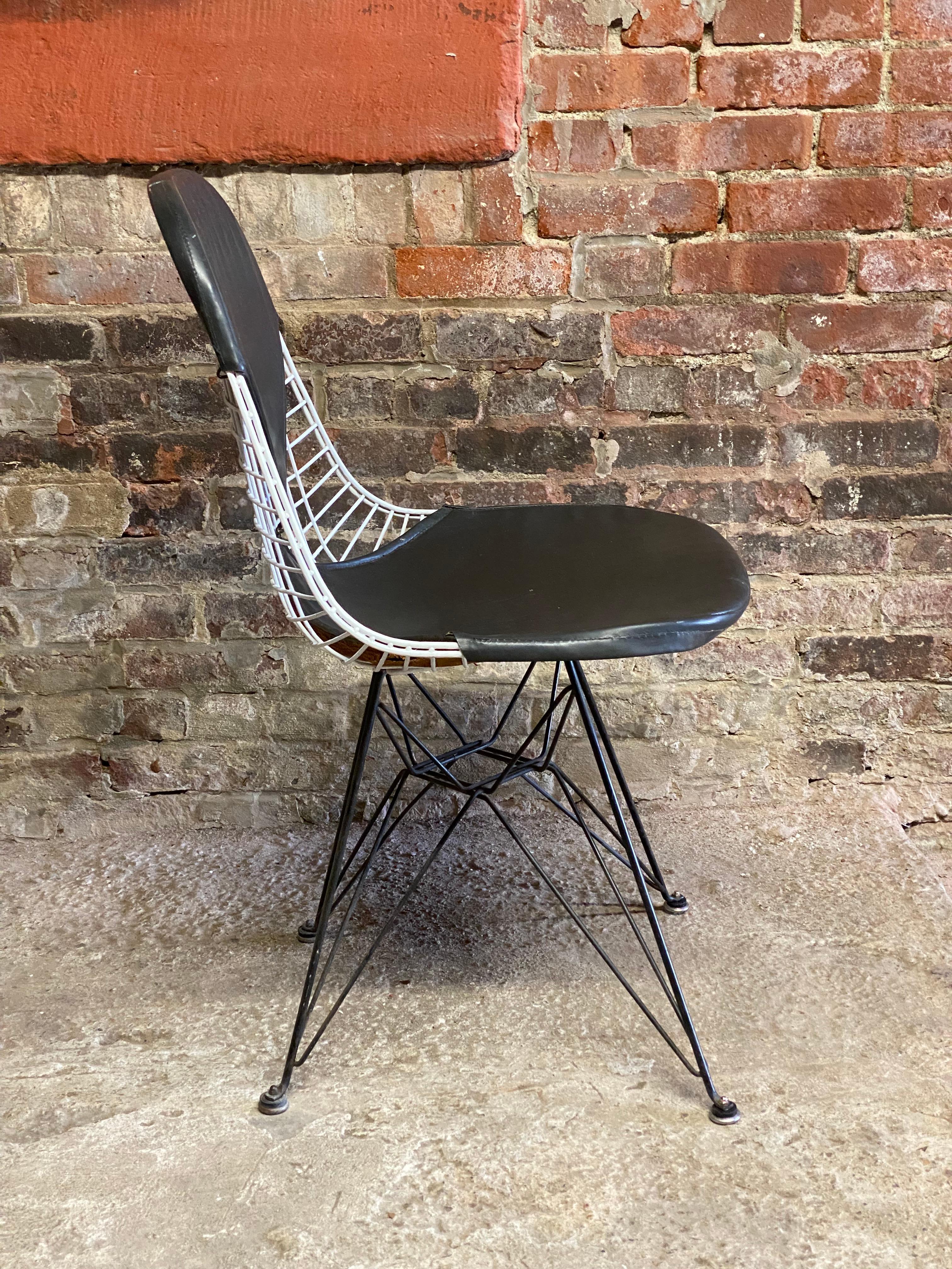 Américain Chaise Tour Eiffel de 1ère génération Eames Dkr-2 fil métallique en vente