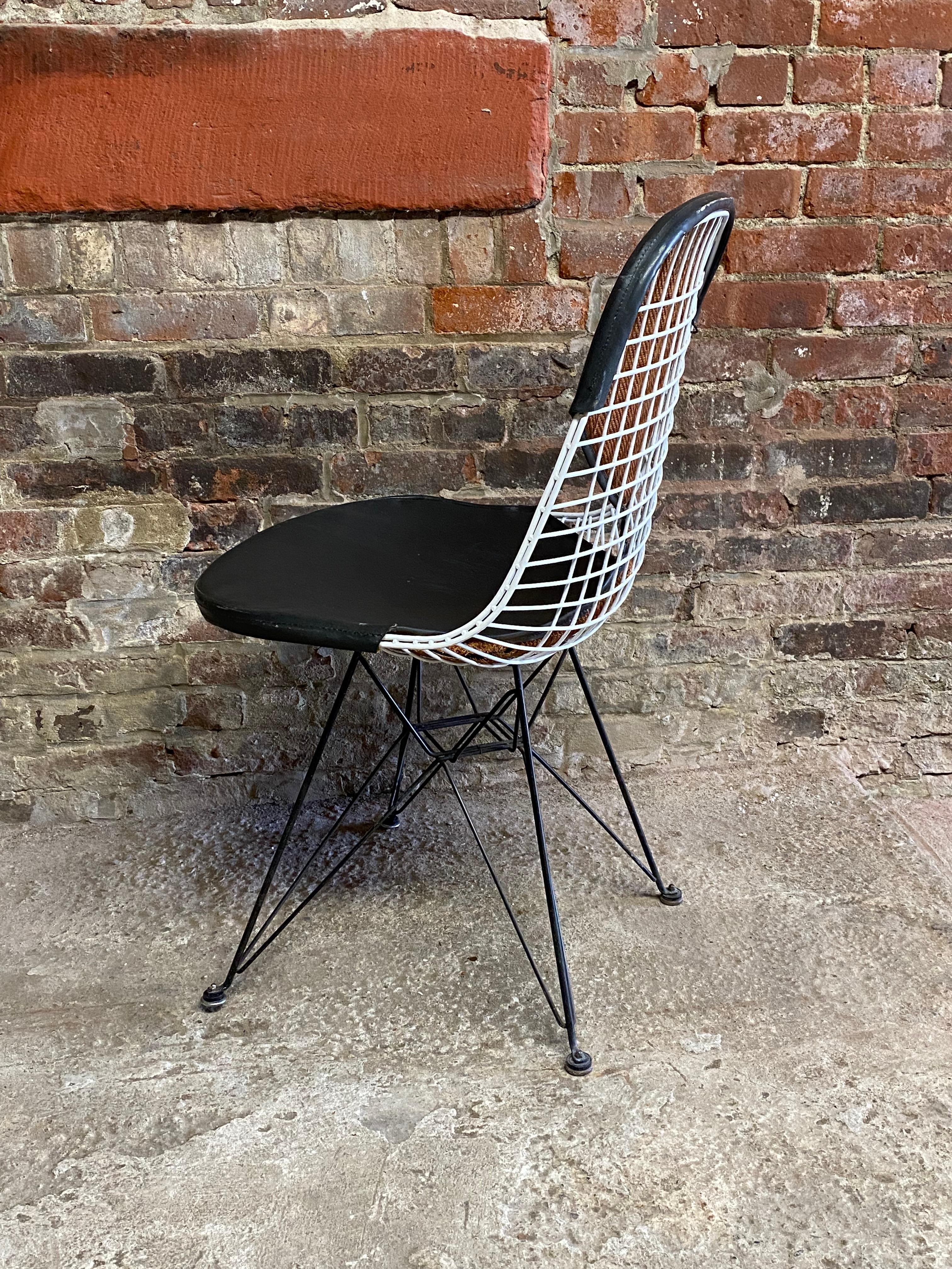Mid-Century Modern 1st Generation Eames Dkr-2 Wire Eiffel Tower Chair For Sale