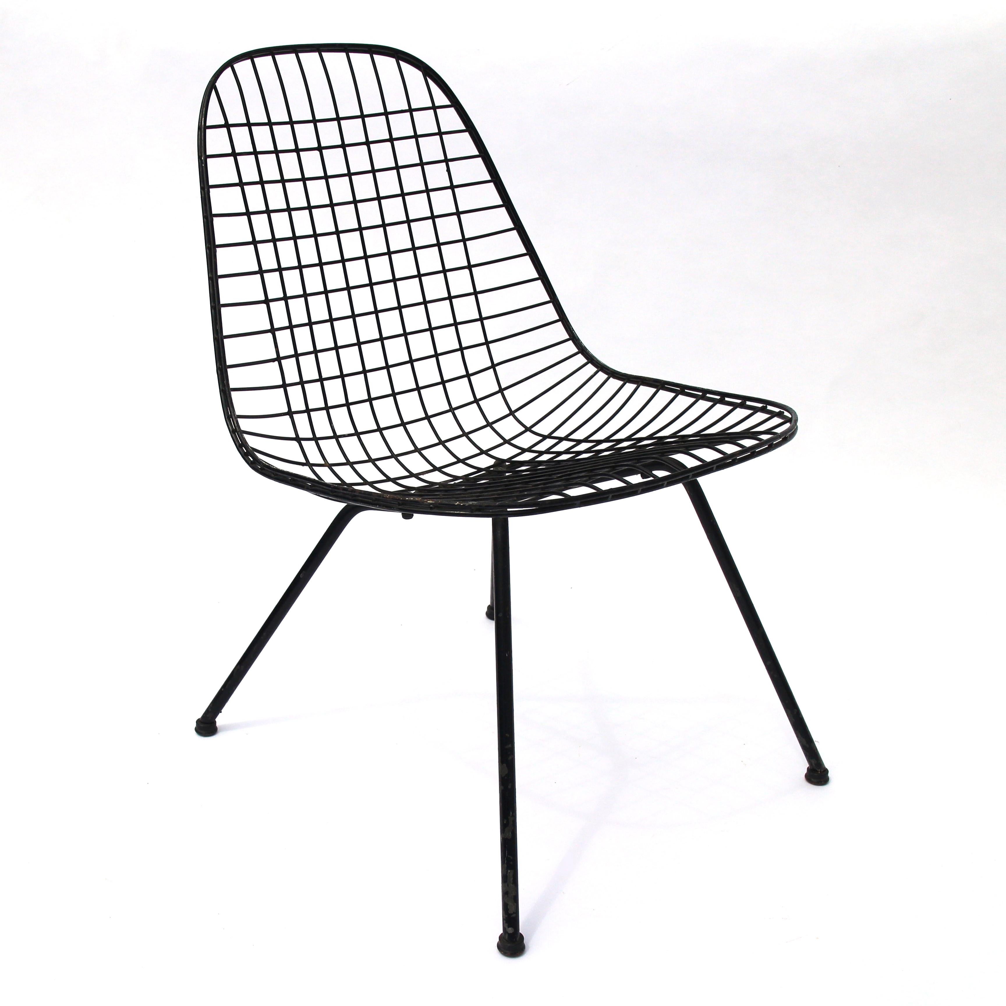 1st Generation Eames LKX Lounge Wire Mesh Side Chair 1951 In Good Condition For Sale In Detroit, MI