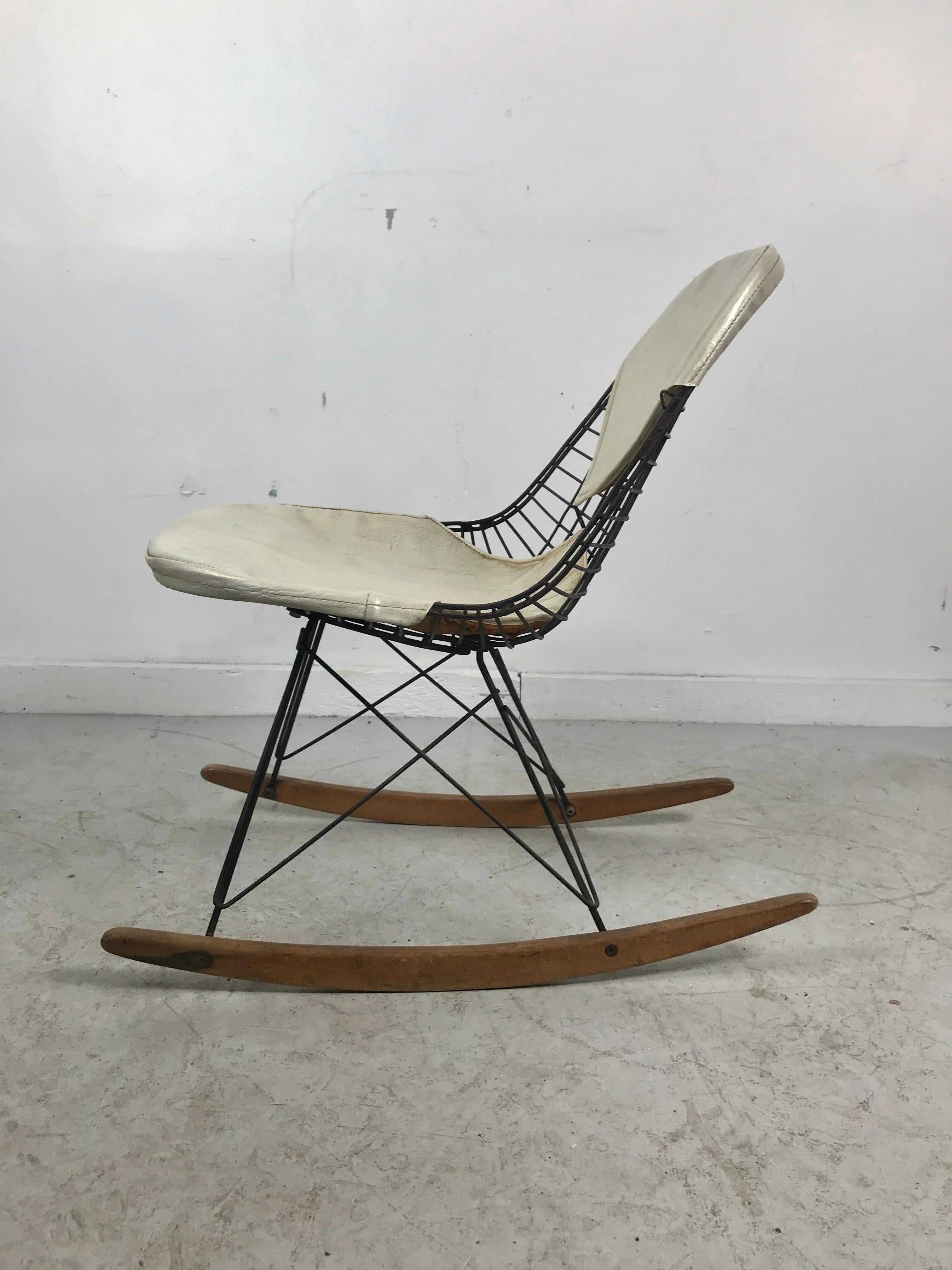 1st Generation Eames RKR Rocker by Herman Miller In Good Condition In Buffalo, NY