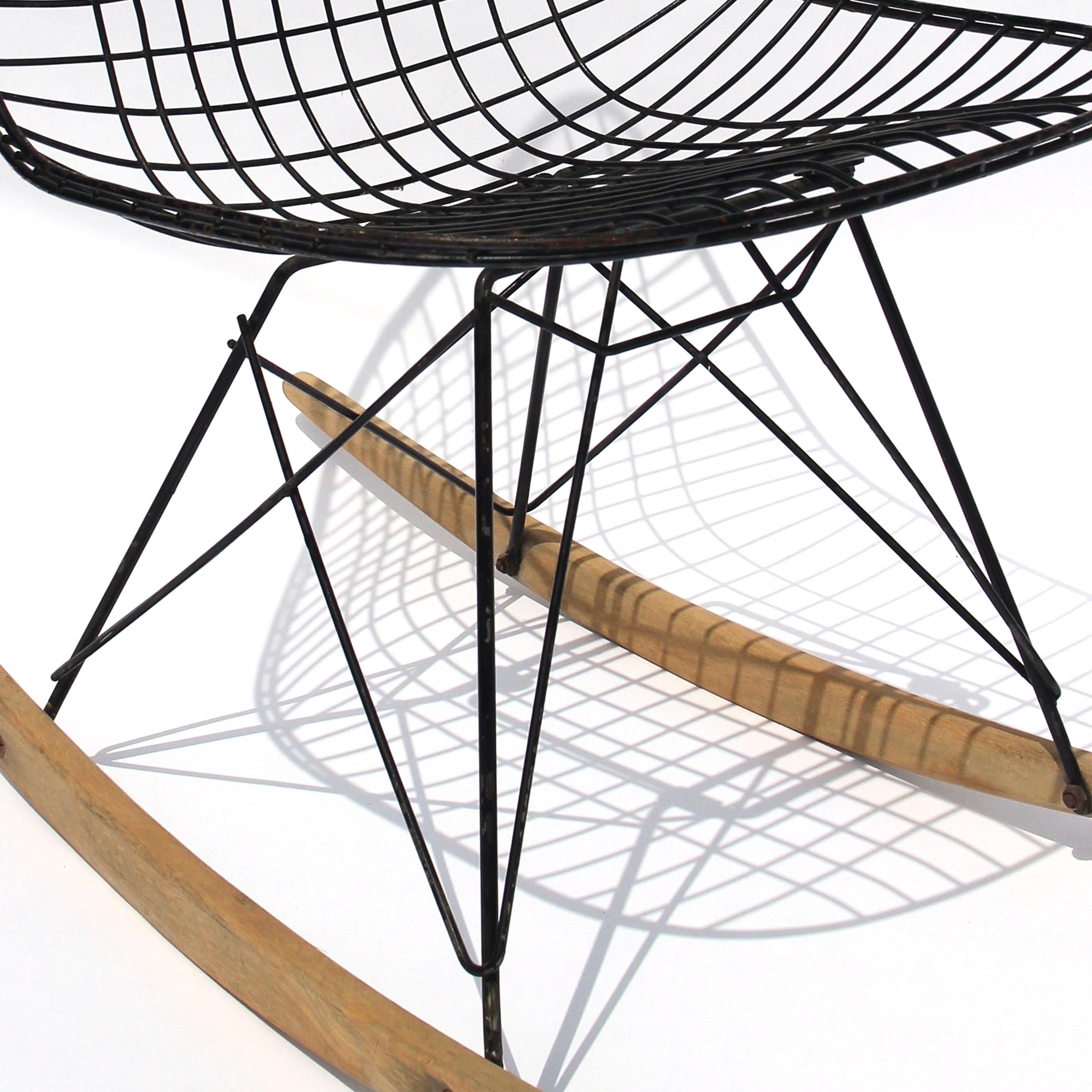 1a Generación de mecedoras Eames RKR Wire Mesh de Herman Miller 1951 en venta 2