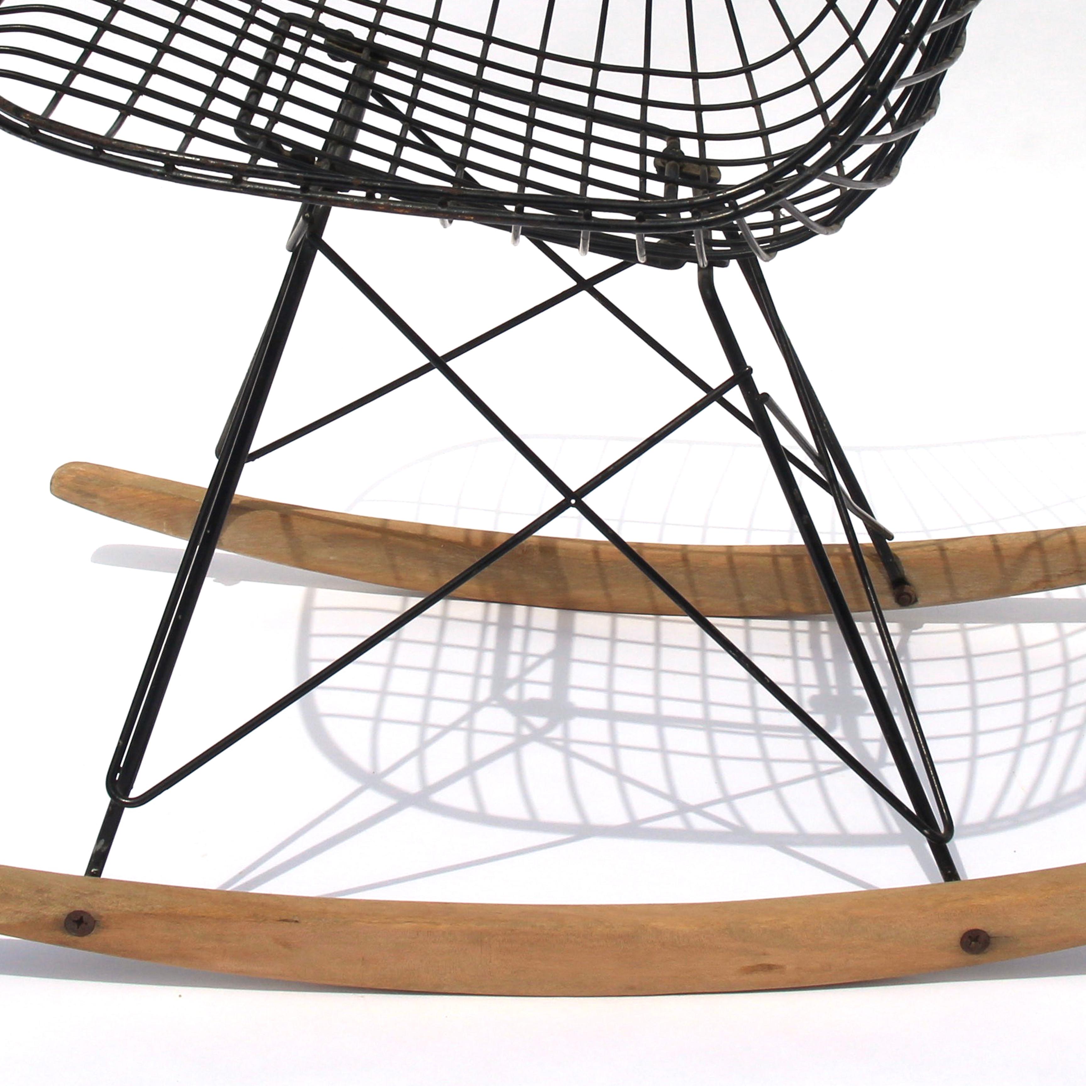 1a Generación de mecedoras Eames RKR Wire Mesh de Herman Miller 1951 en venta 3