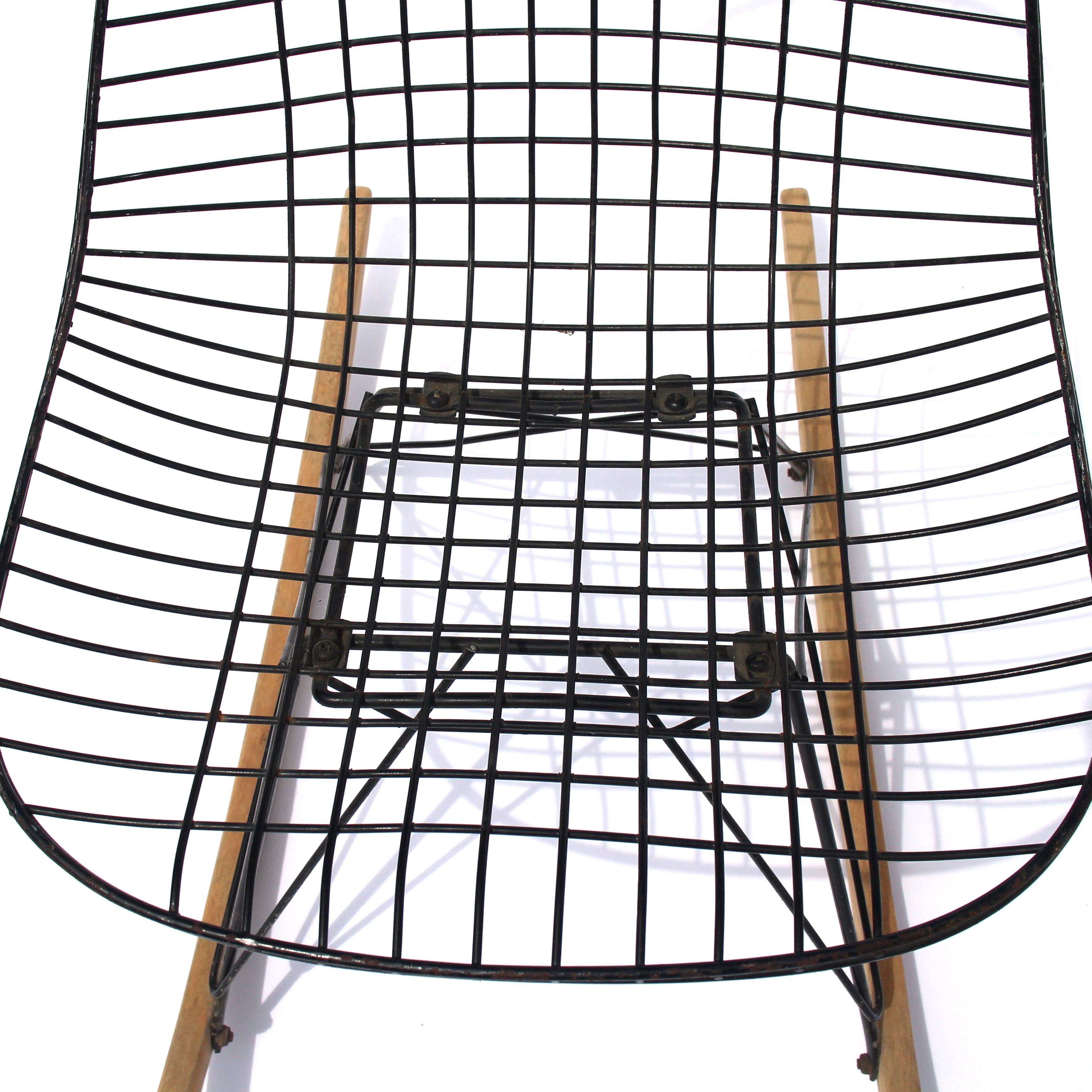 1a Generación de mecedoras Eames RKR Wire Mesh de Herman Miller 1951 en Bueno estado para la venta en Detroit, MI