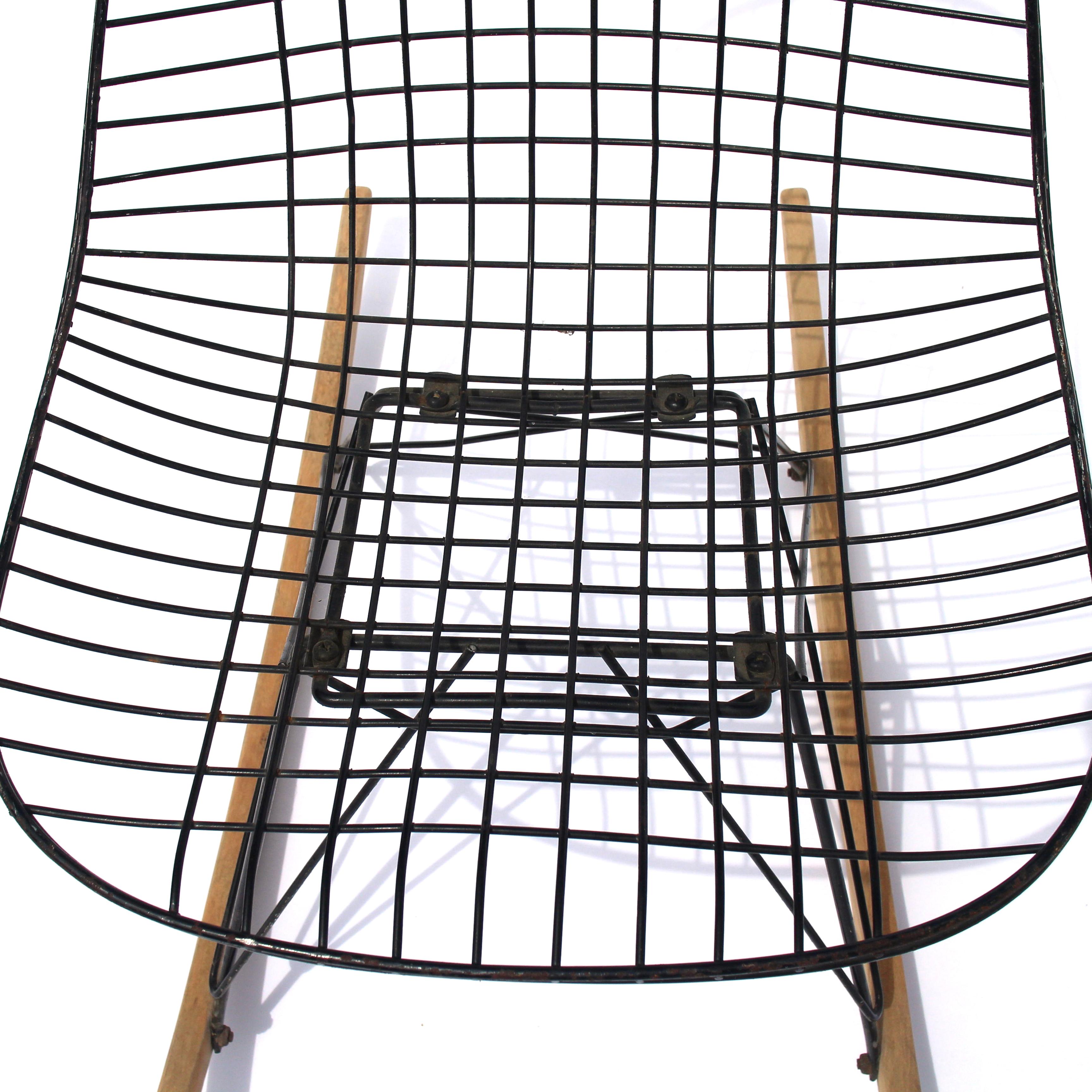 1st Generation Eames RKR Wire Mesh Rocker by Herman Miller 1951  In Good Condition For Sale In Detroit, MI