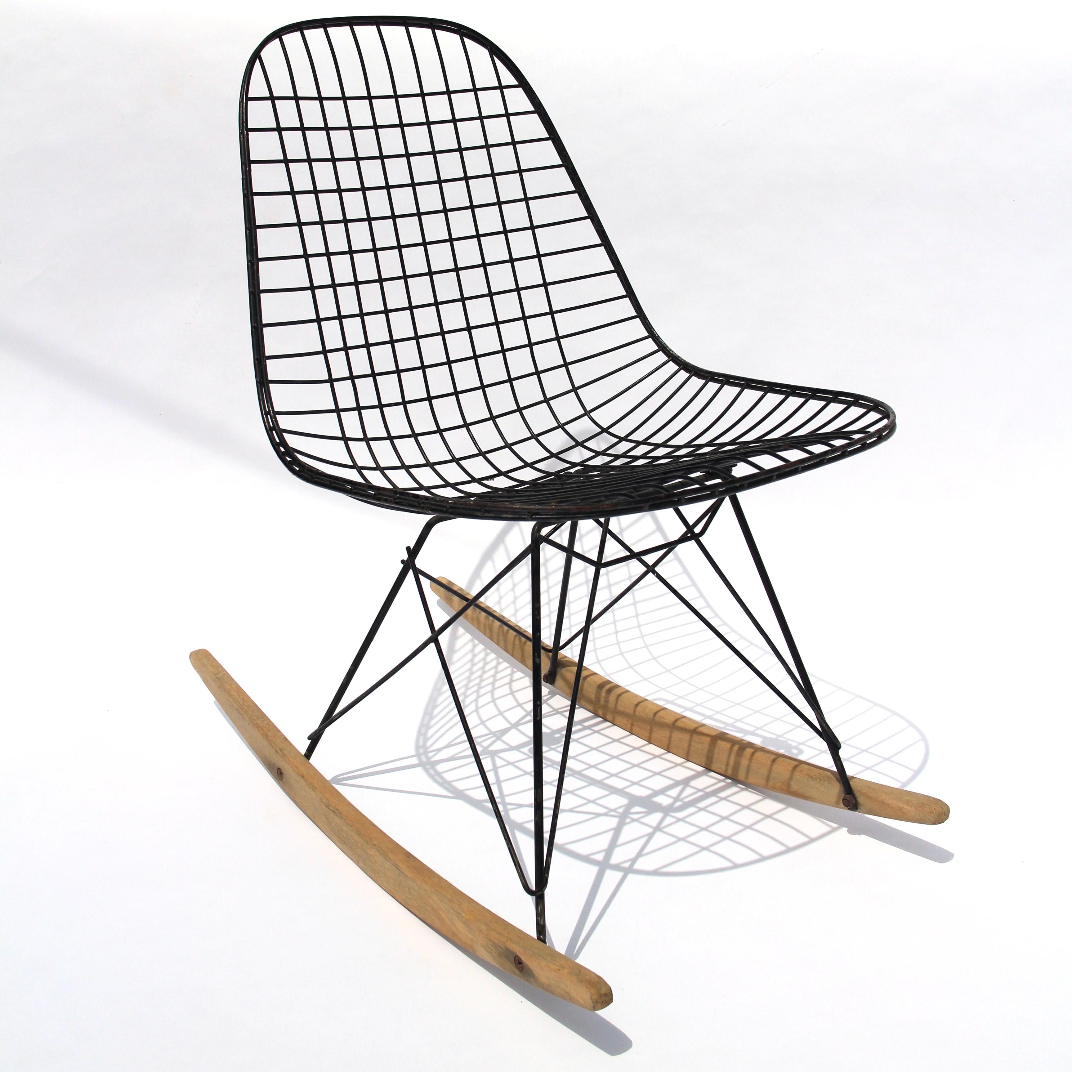 1a Generación de mecedoras Eames RKR Wire Mesh de Herman Miller 1951 Acero en venta