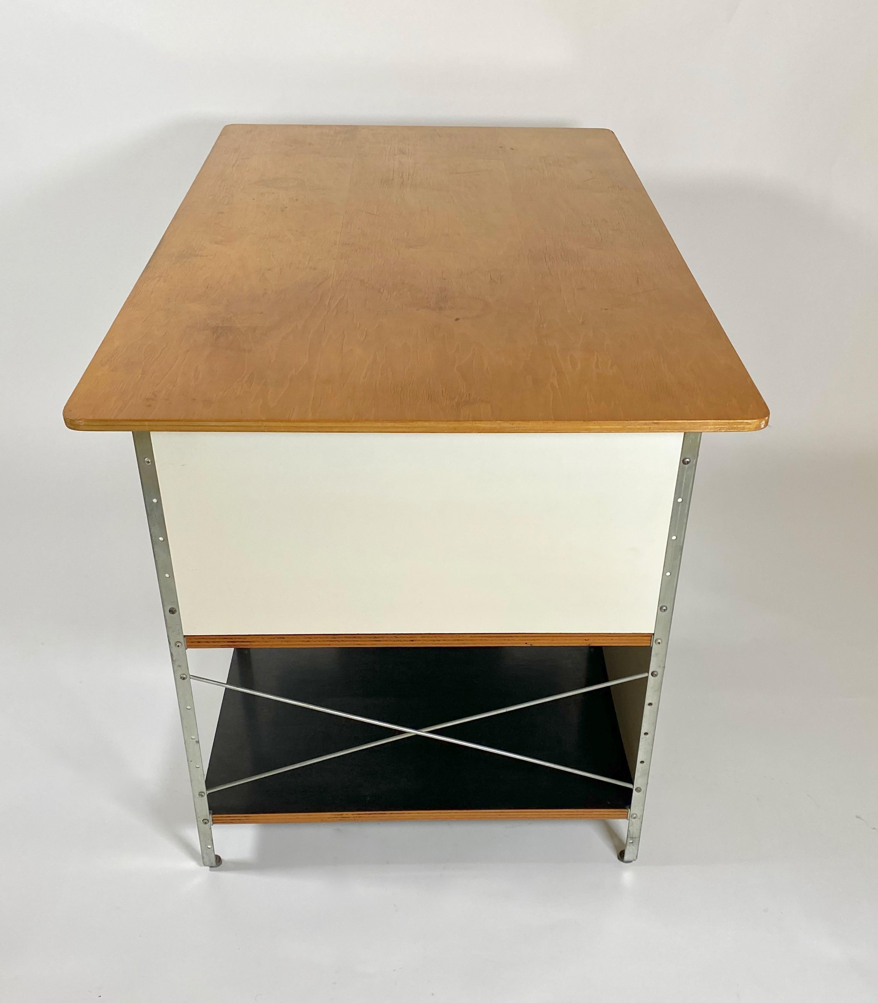 Mid-Century Modern 1st Generation ESU D-10-N Desk by Charles and Ray Eames