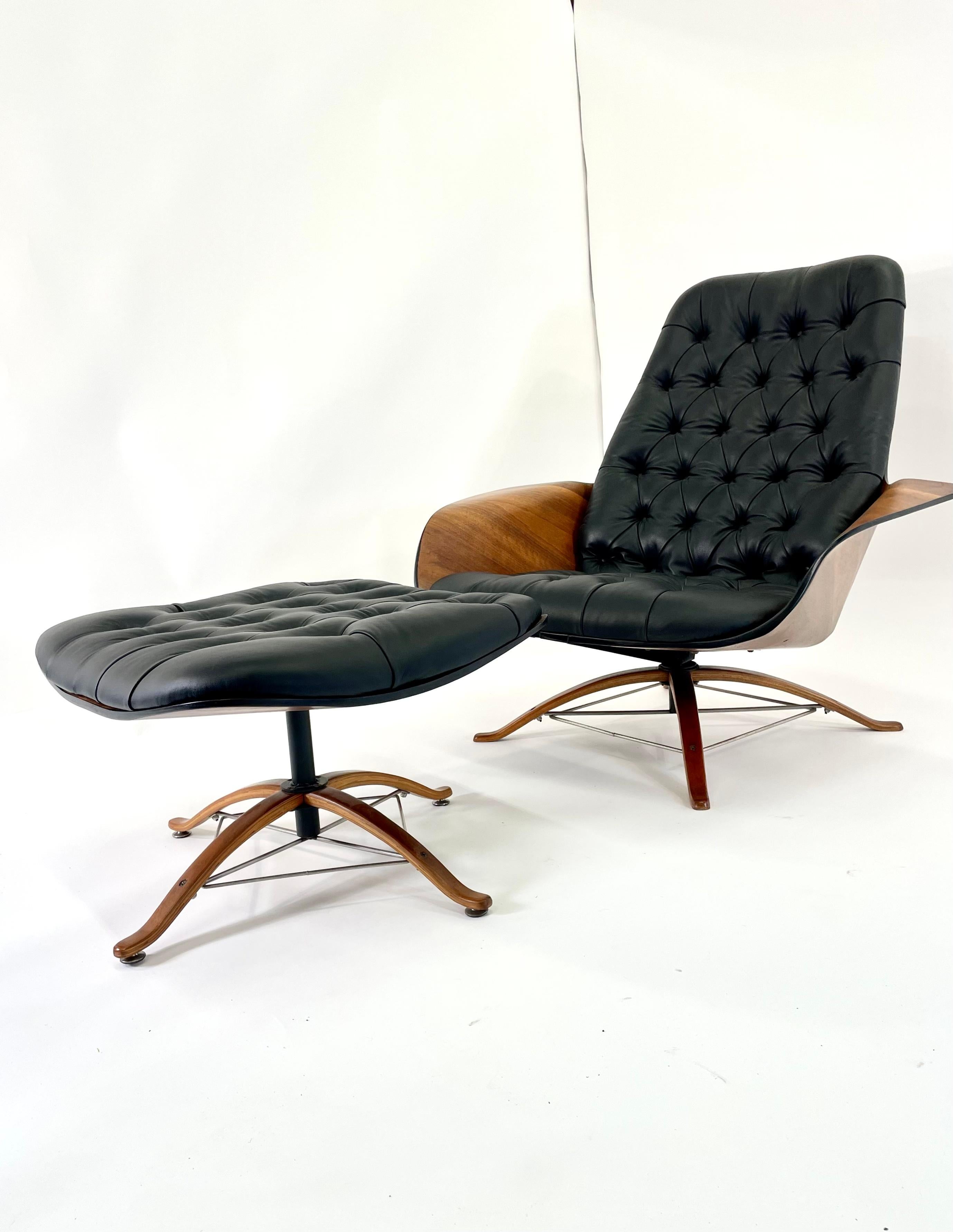 Mid-Century Modern 1st Gen. Mr Chair and Ottoman by George Mulhauser for Plycraft in fresh leather. For Sale