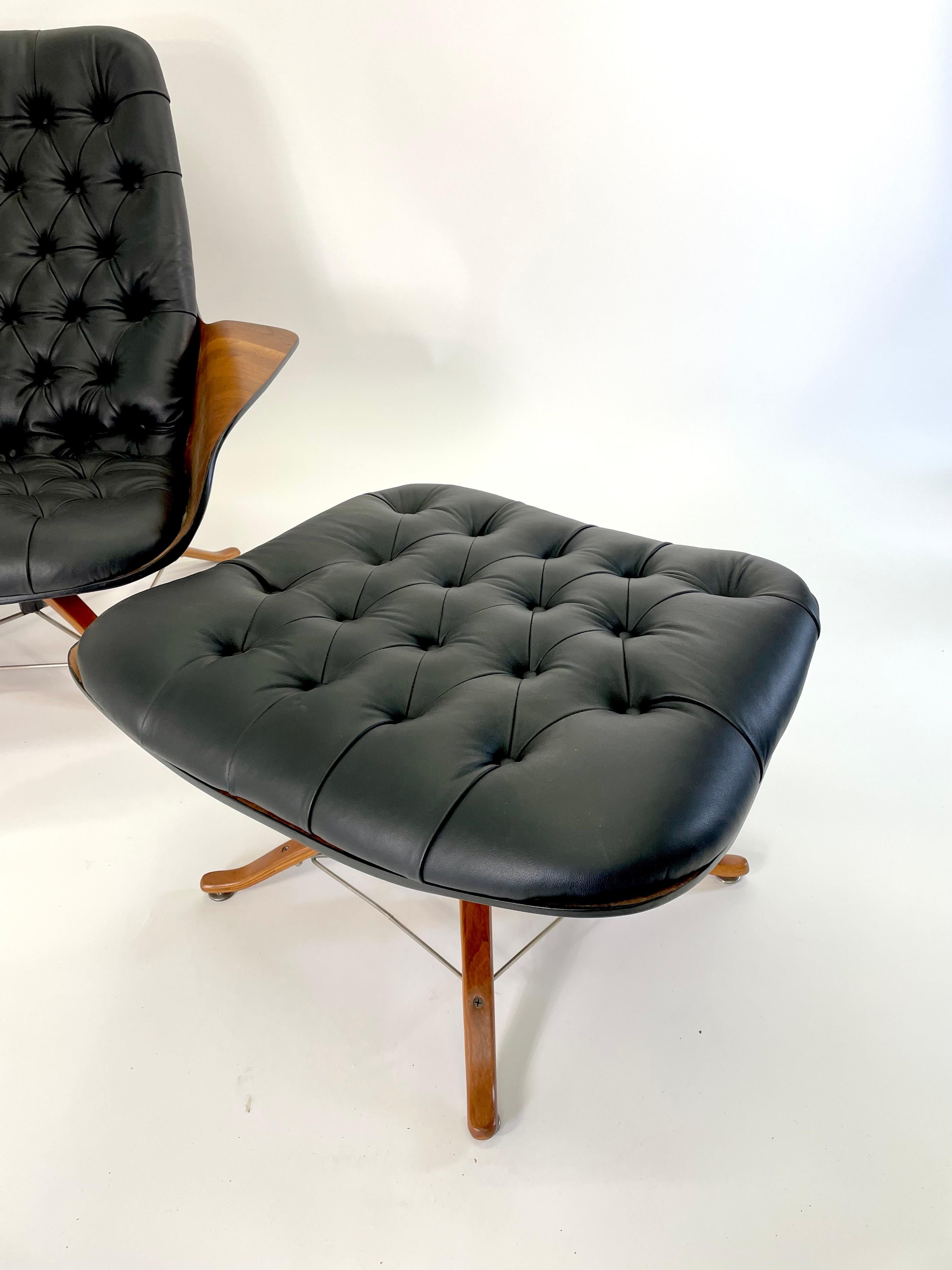 American 1st Gen. Mr Chair and Ottoman by George Mulhauser for Plycraft in fresh leather. For Sale