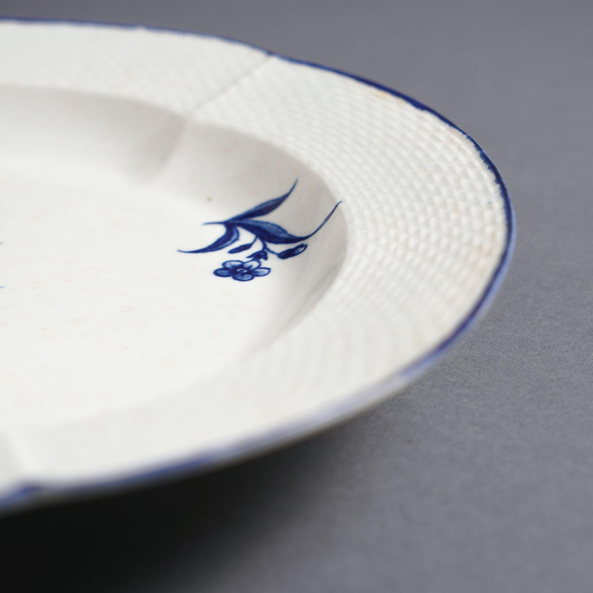 Plat Worcester de la 1ère période par Royal Worcester, 1768-70 Bon état - En vente à Kenilworth, IL