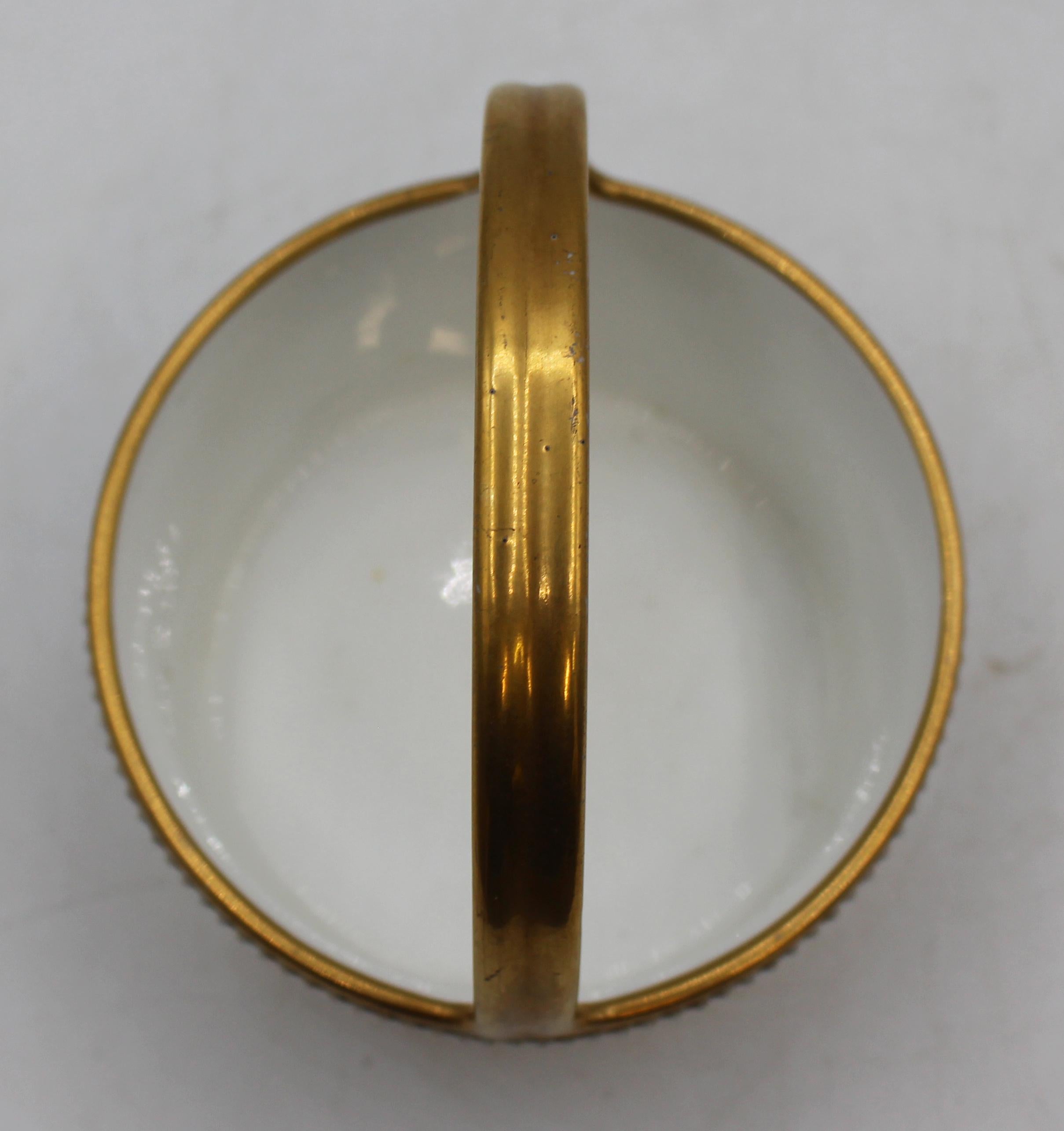 Inglese Cestino con manico in porcellana d'osso inglese del primo quarto del XIX secolo in vendita