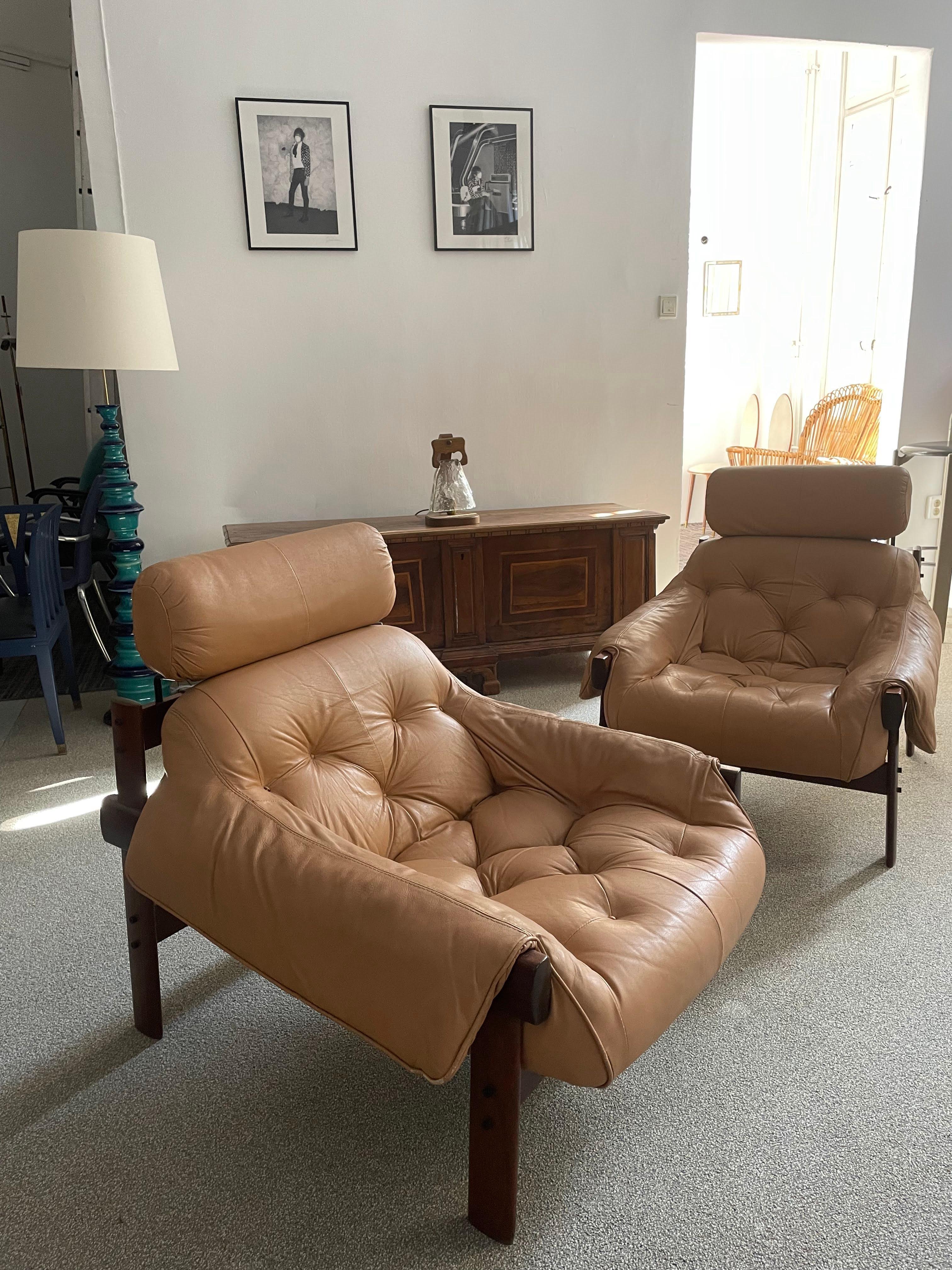 Stunning tufted leather lounge chair with Jatobah frame and original leather upholstery, designed by Percival Lafer and manufactured by Lafer Furniture, Brazil, during the 1960s. Light wear and patina consistent with age and use.