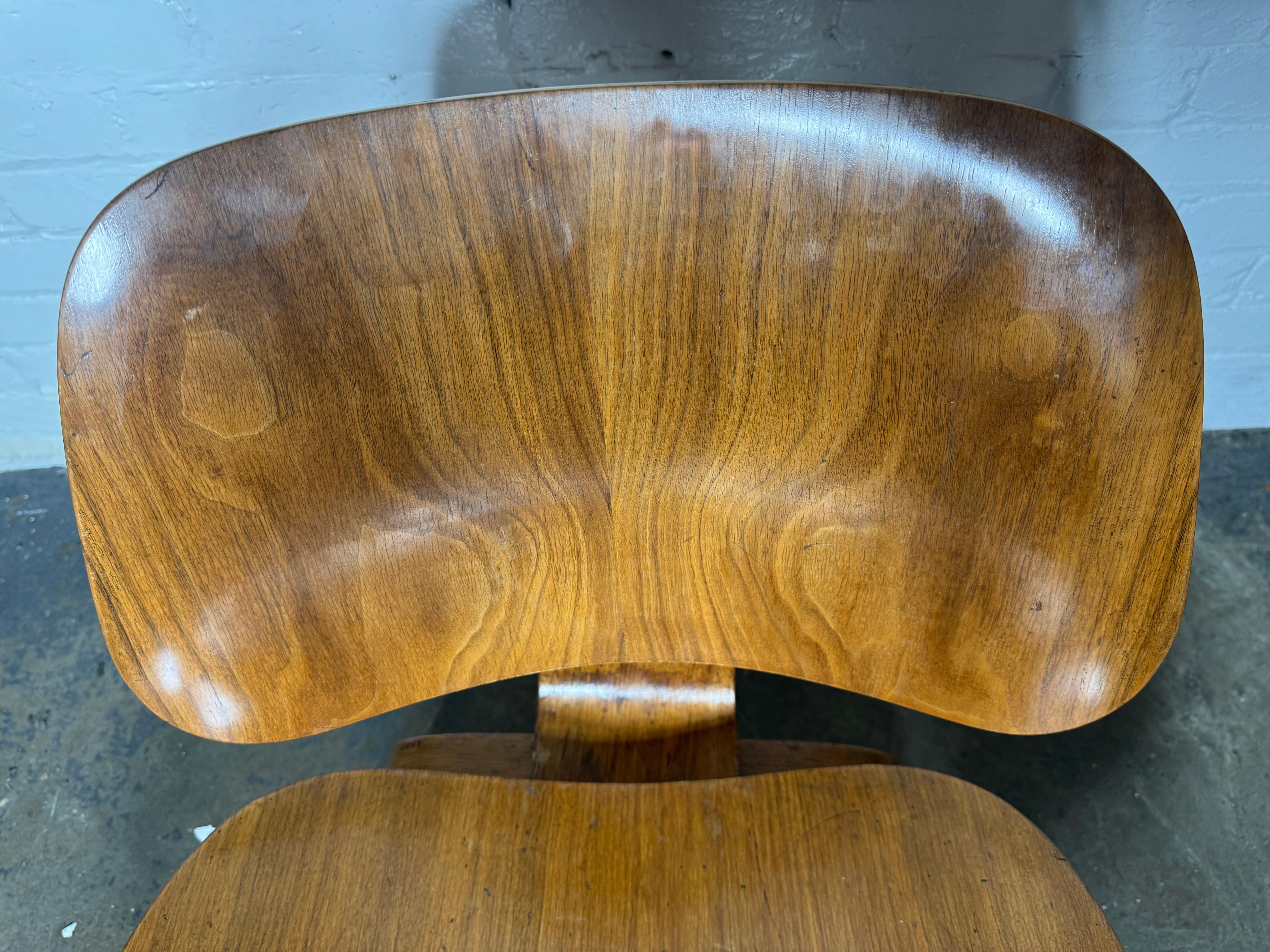 1st Year Production Charles Eames L C W 'Lounge Chair' Earliest Label (RED CROSS For Sale 5