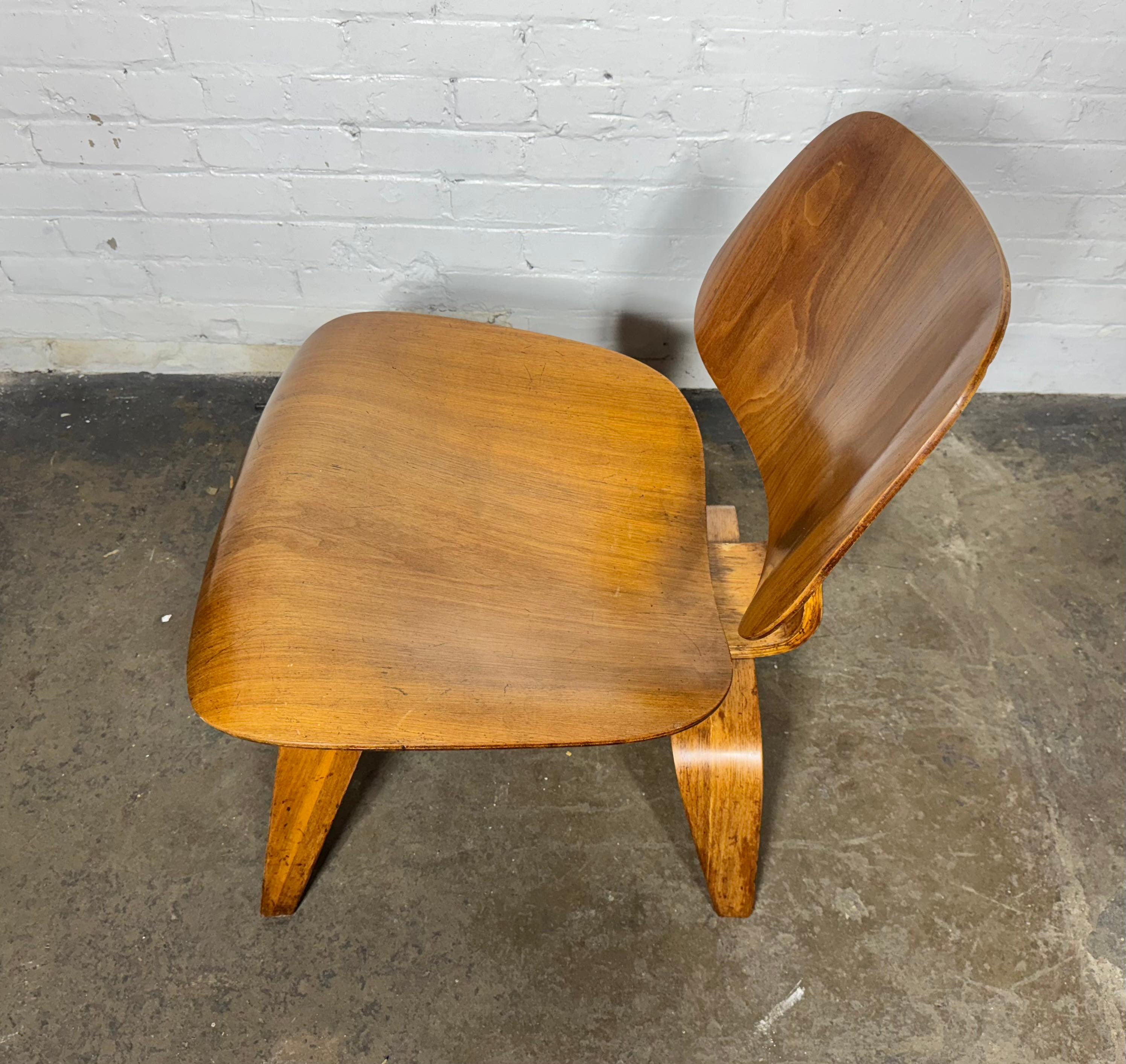 1st Year Production Charles Eames L C W 'Lounge Chair' Earliest Label (RED CROSS For Sale 7