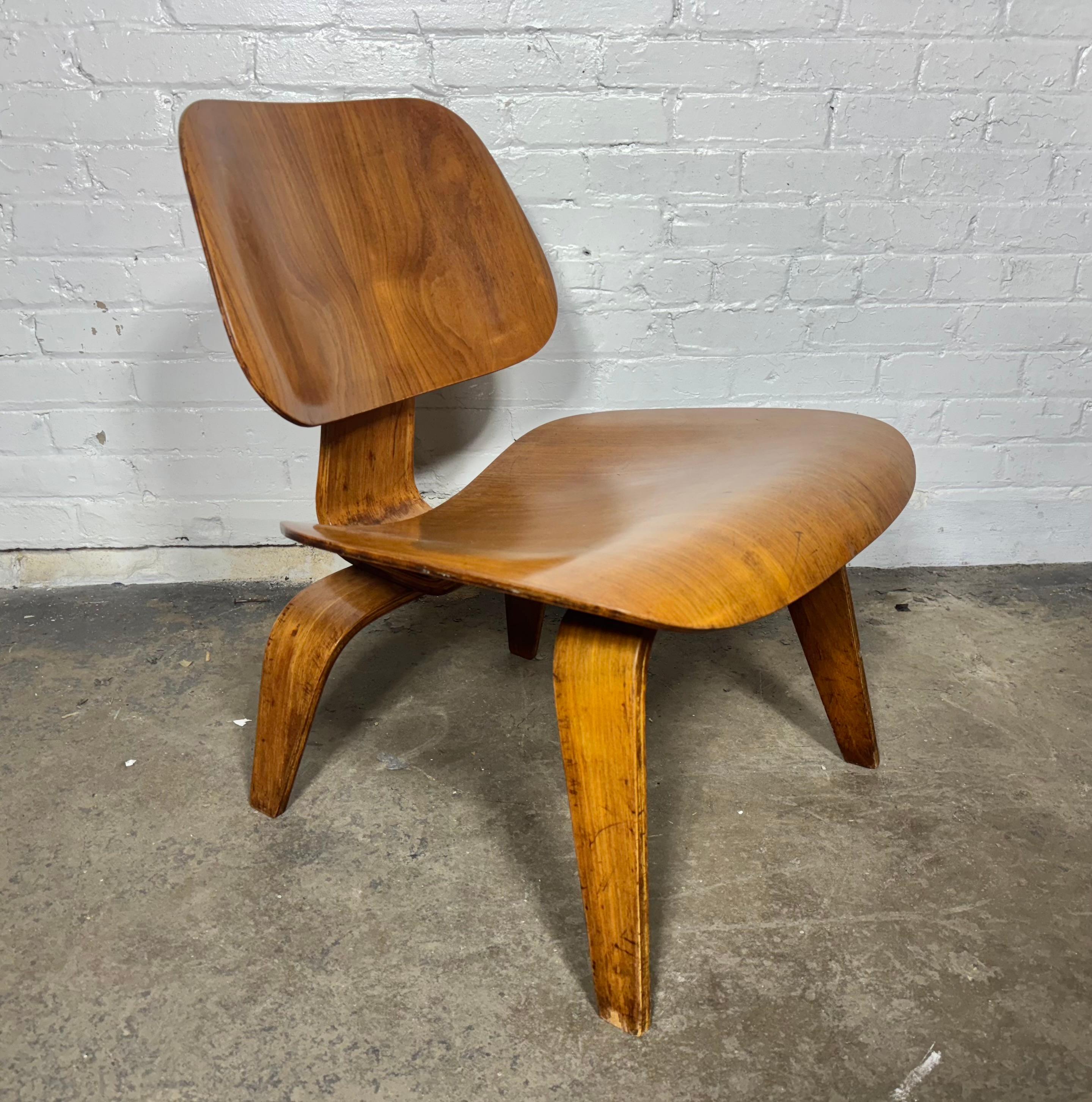 Extremely RARE 1st year production Charles Eames L C W (lounge chair wood), circa 1945-1946 Retains it's original Earlist Evans label. Beautiful example in ash or birch ? museum quality, amazing graining, 5-2-5 screw configuration, two round shock
