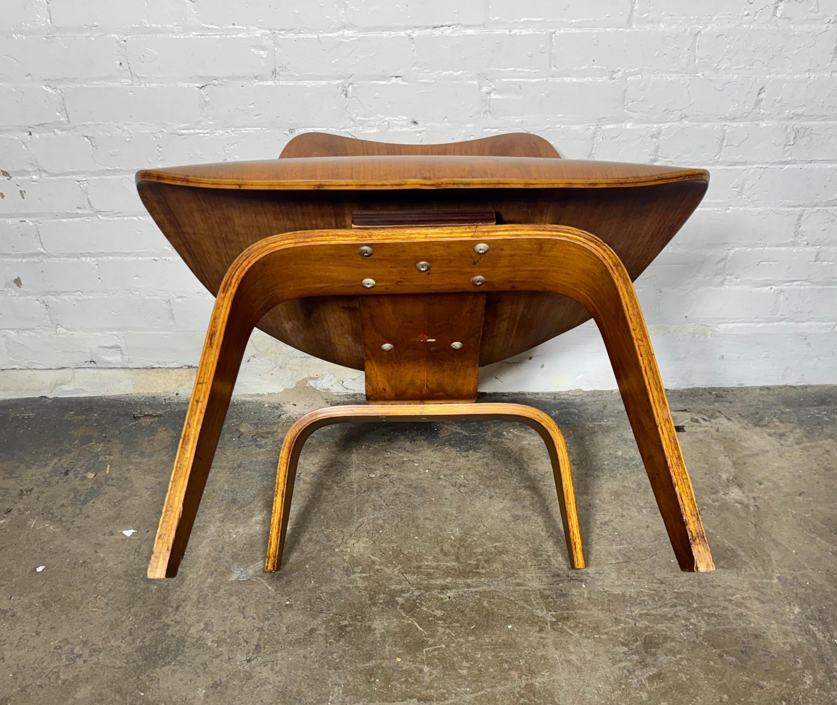 1st Year Production Charles Eames L C W 'Lounge Chair' Earliest Label (RED CROSS For Sale 1