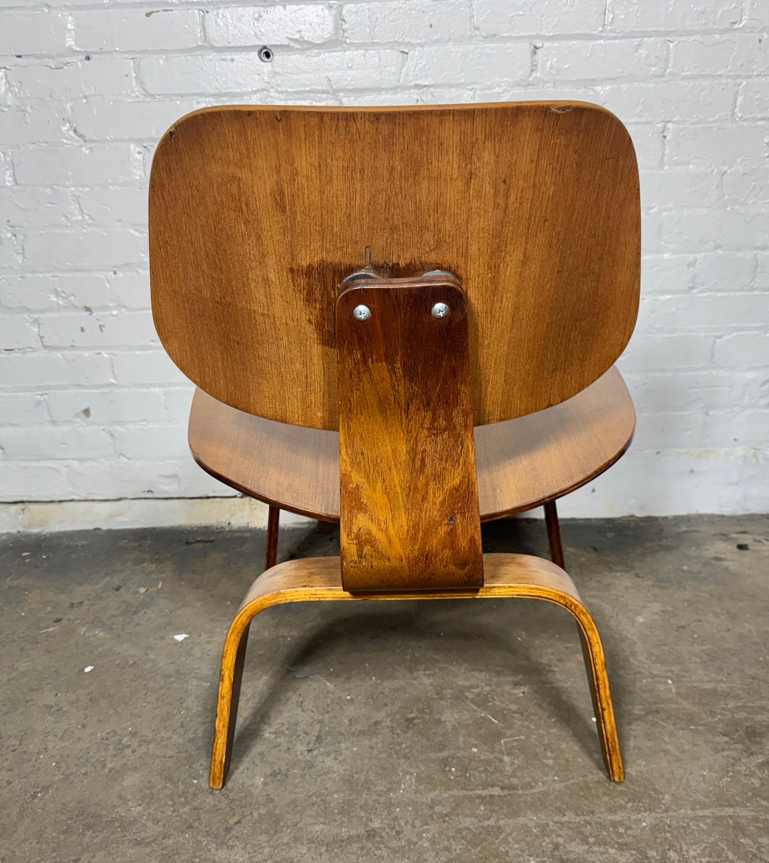1st Year Production Charles Eames L C W 'Lounge Chair' Earliest Label (RED CROSS For Sale 2