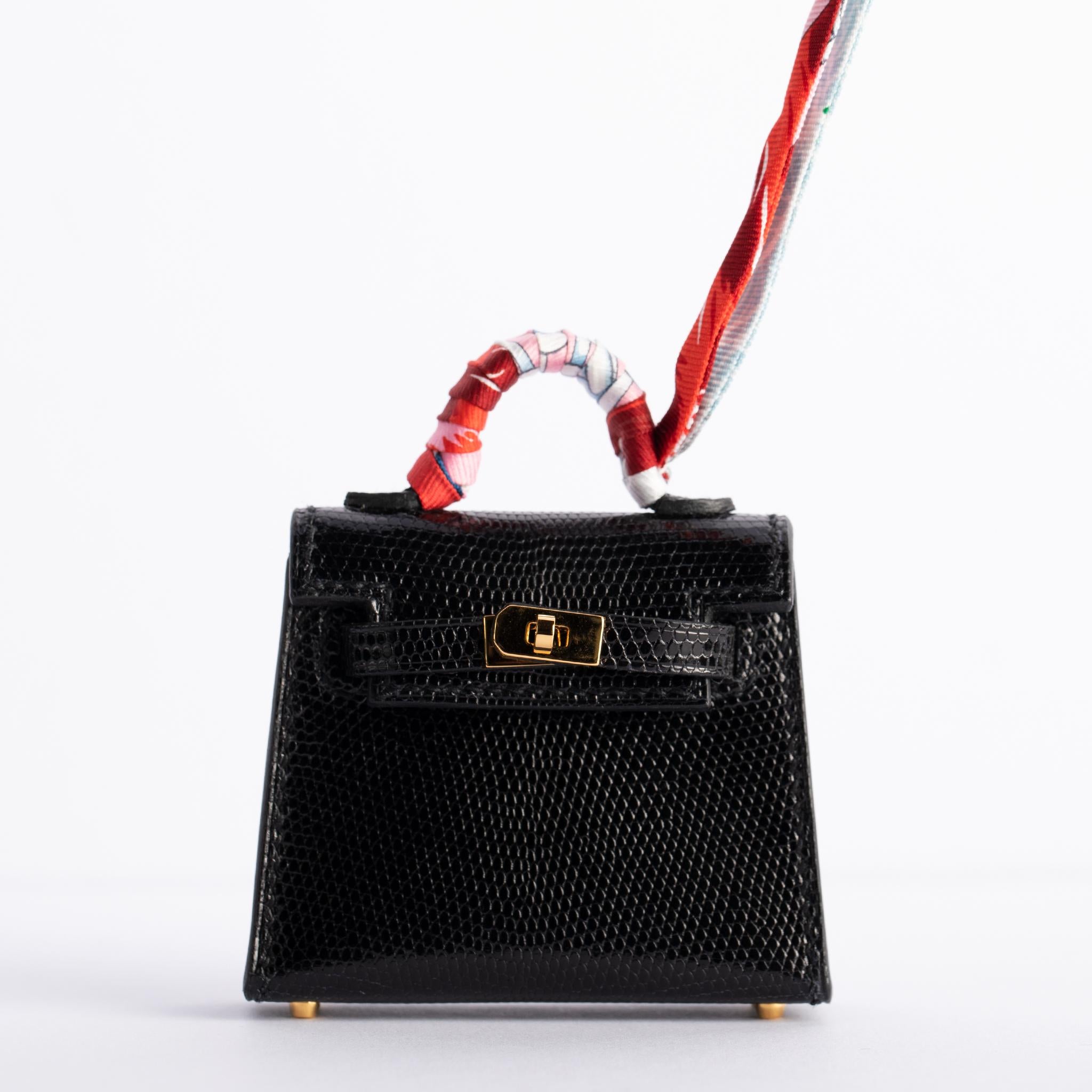 1stdibs Exclusive Hermès Kelly Charm Black Lizard Gold Hardware In New Condition For Sale In Sydney, New South Wales