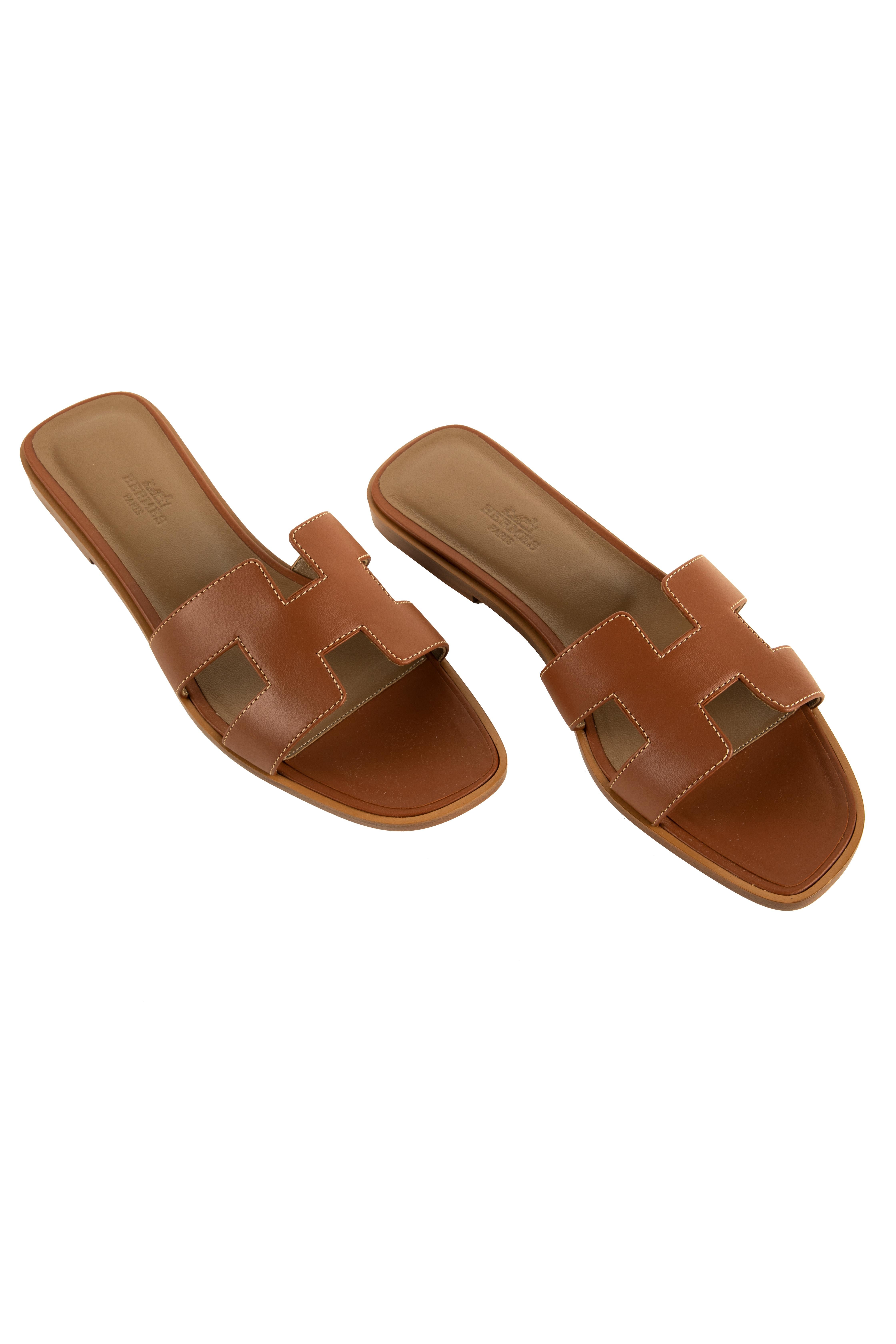 1stdibs Exclusives From Three Over Six

Brand: Hermes
Style: Oran Sandal
Size: 39FR
Color: Gold
Leather: Box Leather
Year: 2020 

Condition: Pristine, never used: The item has never been used and is in pristine condition complete with all
