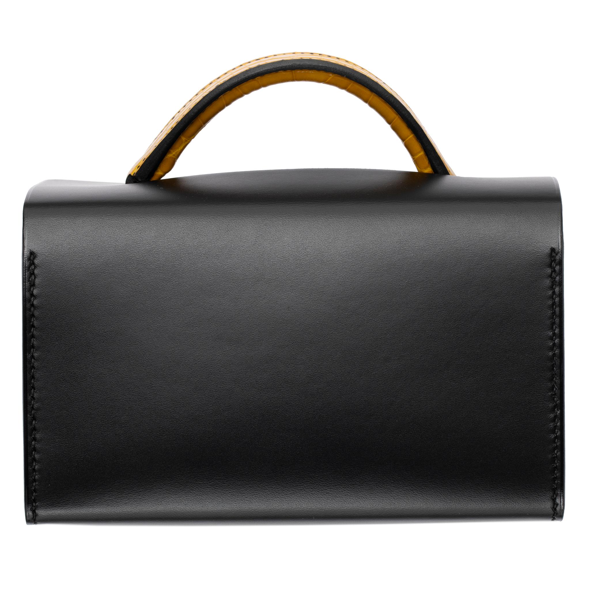 Marque : Hermès Petit H
Style : Sac rectangulaire
Couleur : Bordeaux, Colvert & Jaune Ambre
Cuir : Vache Hunter & Alligator brillant 
Matériel : So Black
Tampon : 2020

État : Etat impeccable :
Le produit est en parfait état, sans aucun signe