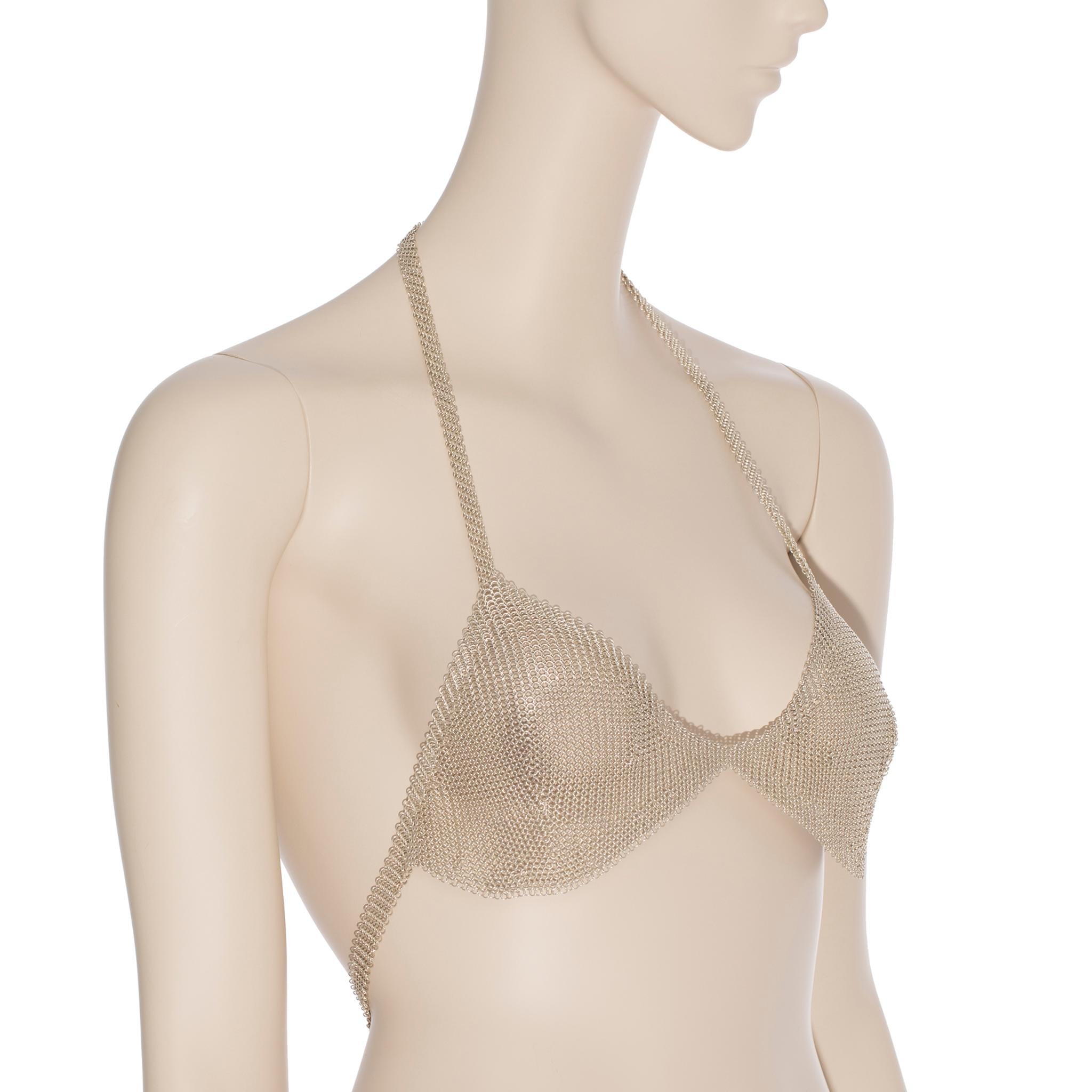 Das Tiffany & Co Sterling Silver Mesh Halter Top von Elsa Peretti ist ein zeitloses Stück für jeden Sammler. Sein kompliziertes und elegantes Design macht ihn zum perfekten Accessoire für jedes Outfit. Dieses Stück hat seine Zeitlosigkeit bewiesen,