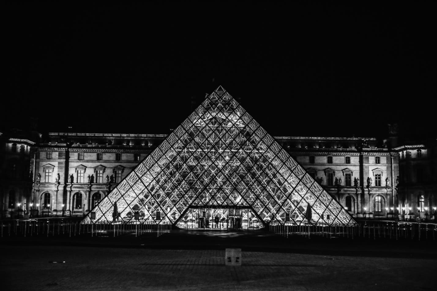 Louvre Museum Dark Edition