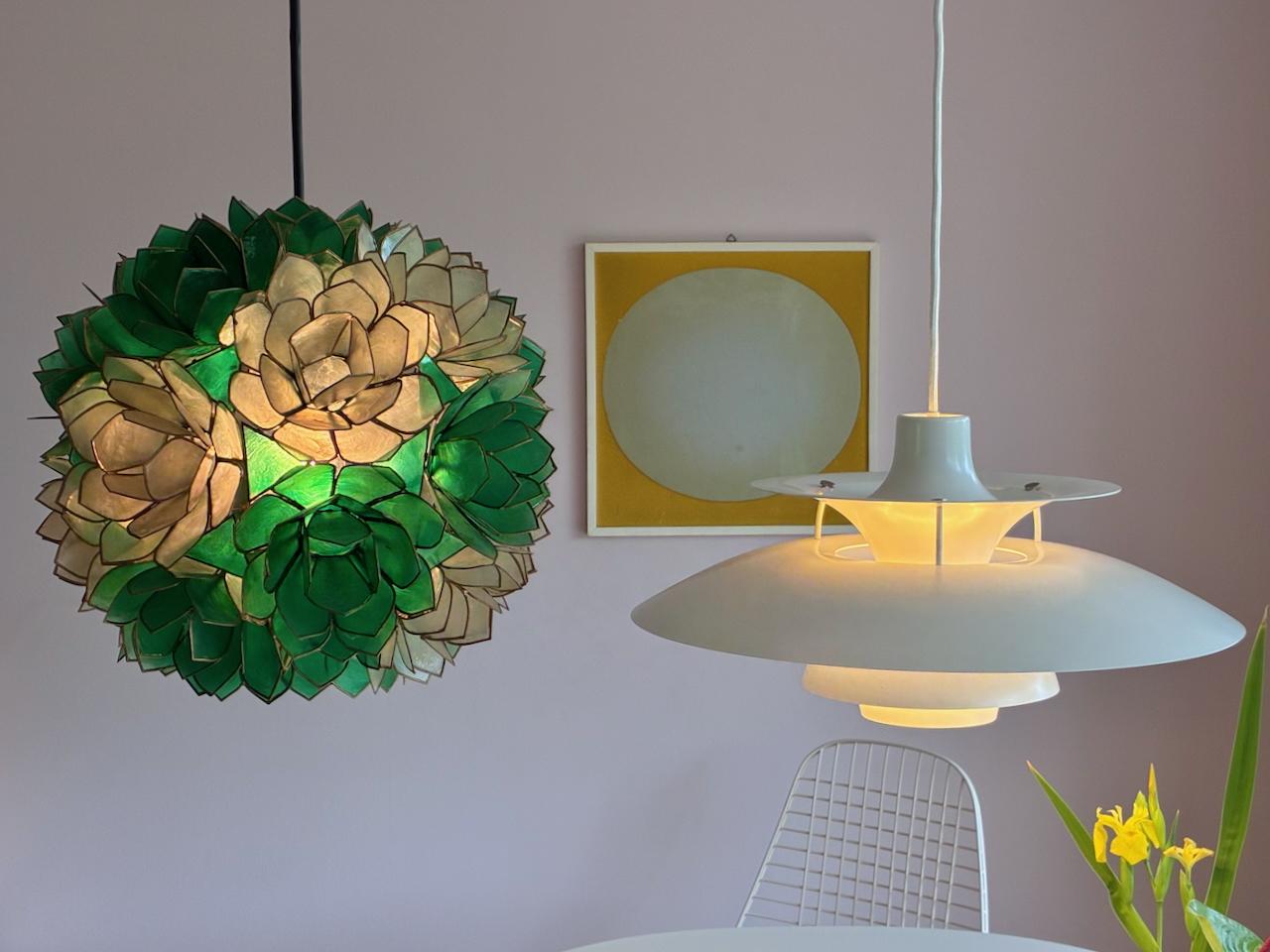 One of two Capiz Lotus pendant lamps designed and produced by Rausch Germany in the 1960s. This lamp is made of white and green coloured shells. The lamp is in very good condition, no damages and comes with original black electric cord and