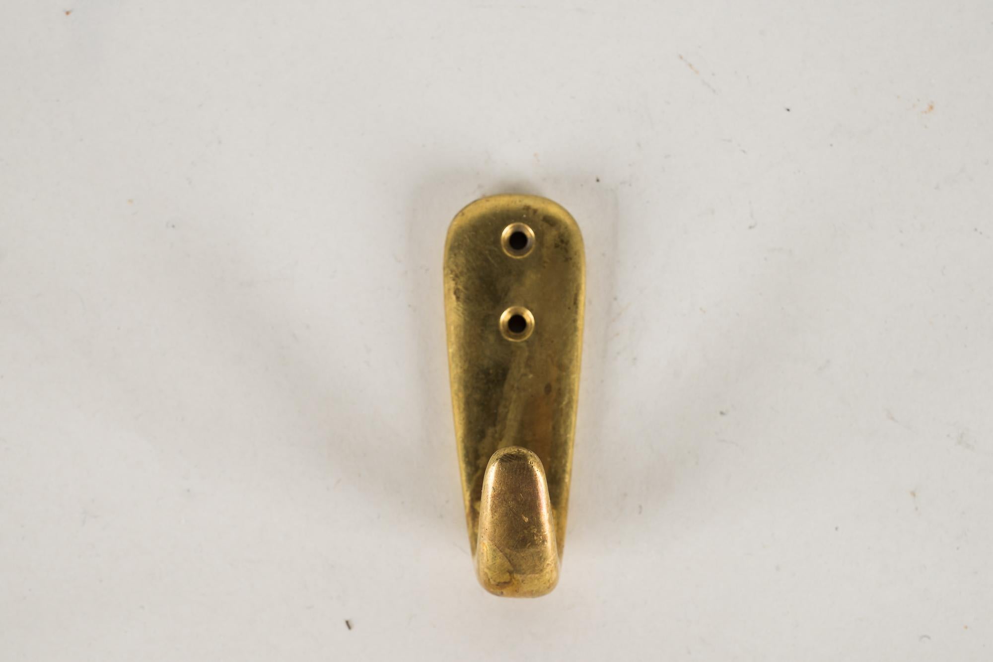 1x Small brass hook vienna around 1950s
Original condition.