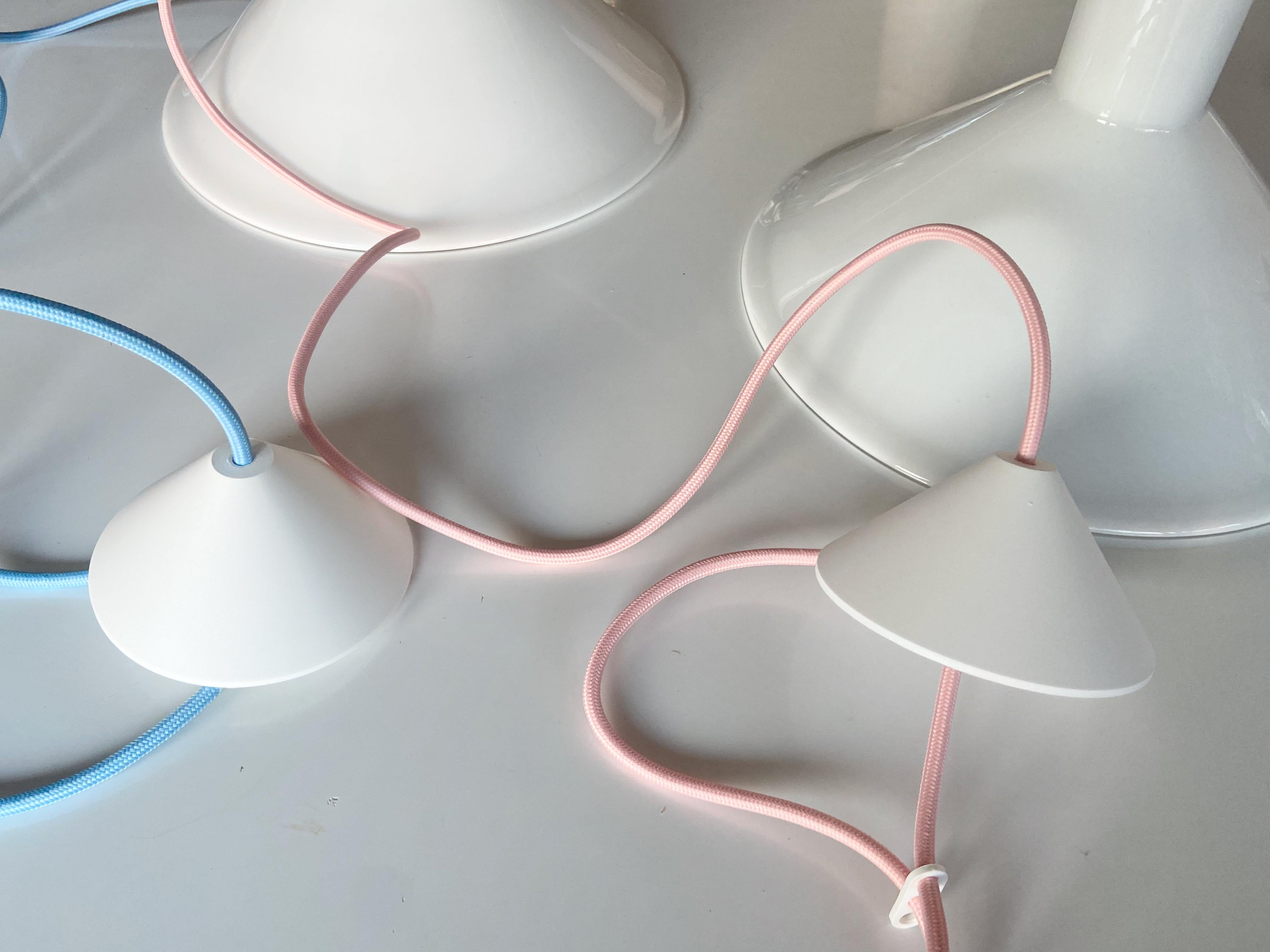 1x white Michael Bang P&T Pendant Lamp by Holmegaard, Denmark, 1970s In Good Condition For Sale In Krefeld, DE