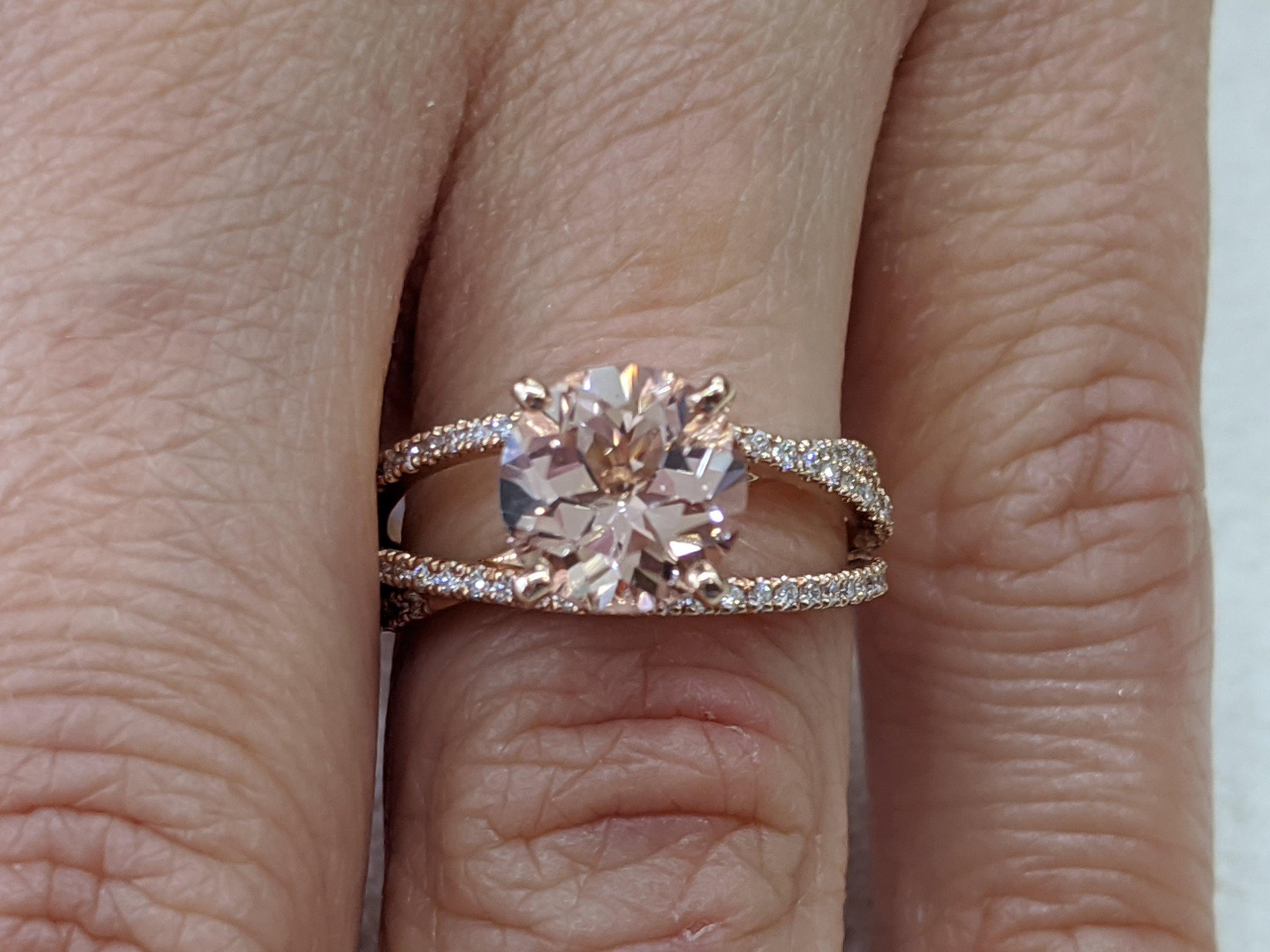 2 1/2 Carat 14 Karat Rose Gold Round Morganite Engagement Ring In New Condition In Ramat Gan, IL