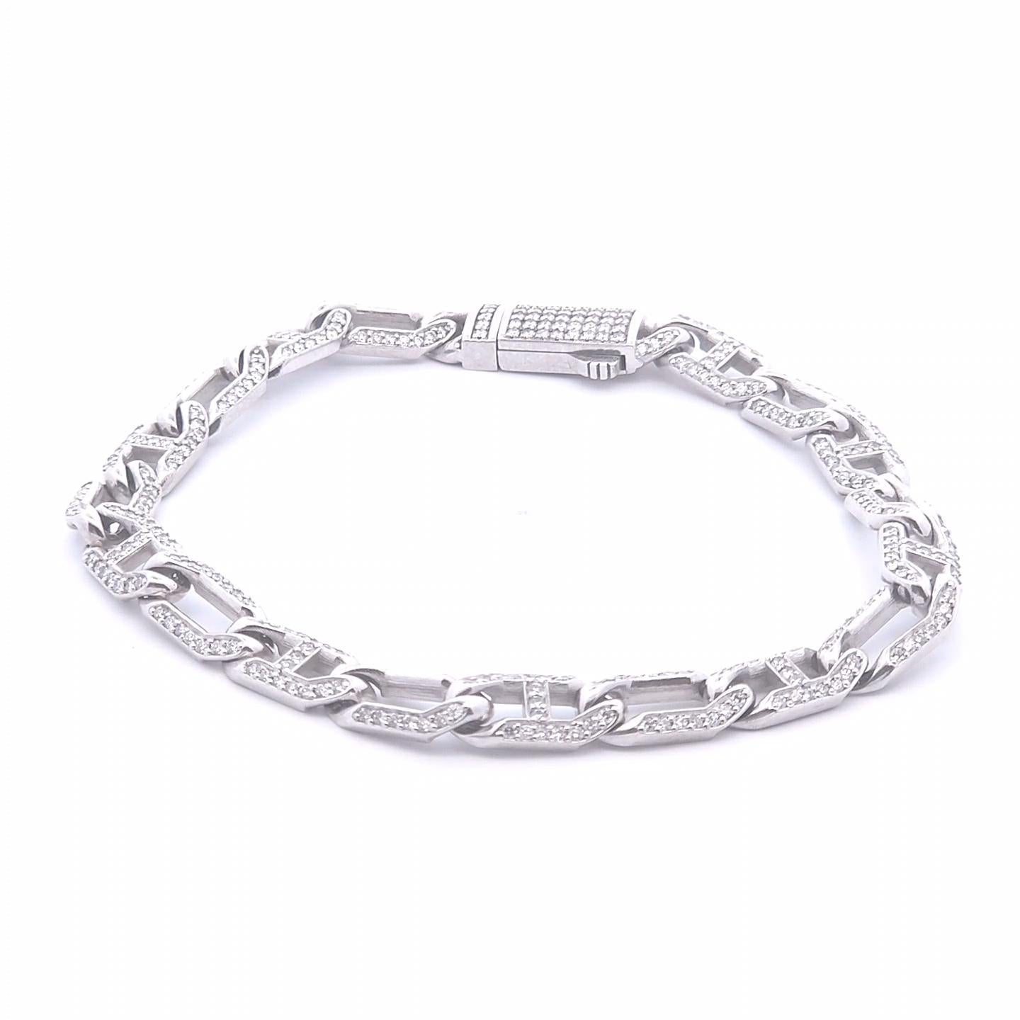 Elevate your style with this exquisite 2.51ct Gents Diamond Bracelet, meticulously crafted in 14k white gold for a look that exudes sophistication and luxury. This stunning bracelet features a sleek and refined design, adorned with 2.51 carats of