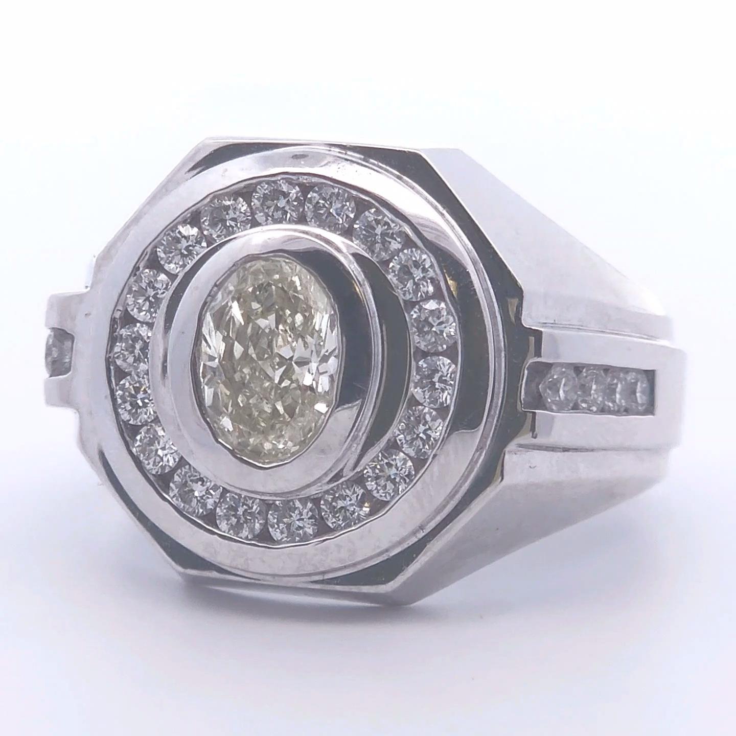 2 1/5 Karat runder und ovaler Diamant Herrenring aus 14k Gold im Zustand „Neu“ im Angebot in Tustin, CA