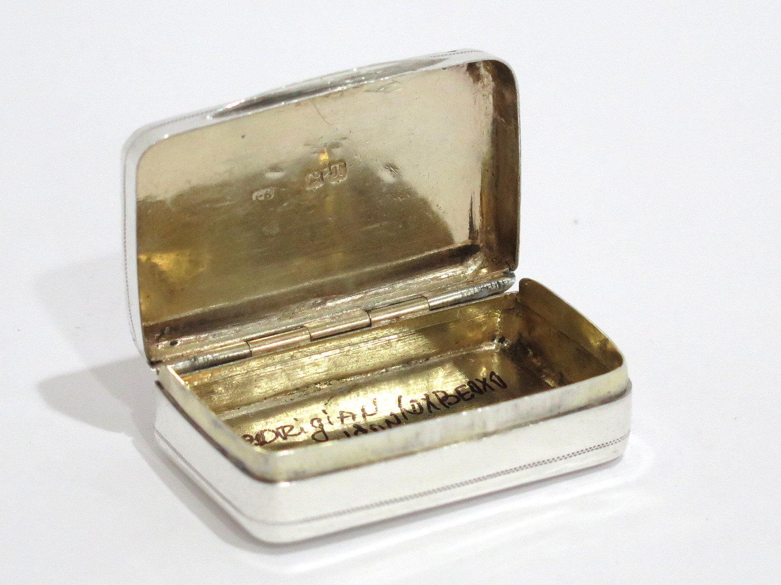 Sterling Silver Gilded Interior Antique English Georgian c 1814 Snuff Box In Good Condition In Brooklyn, NY