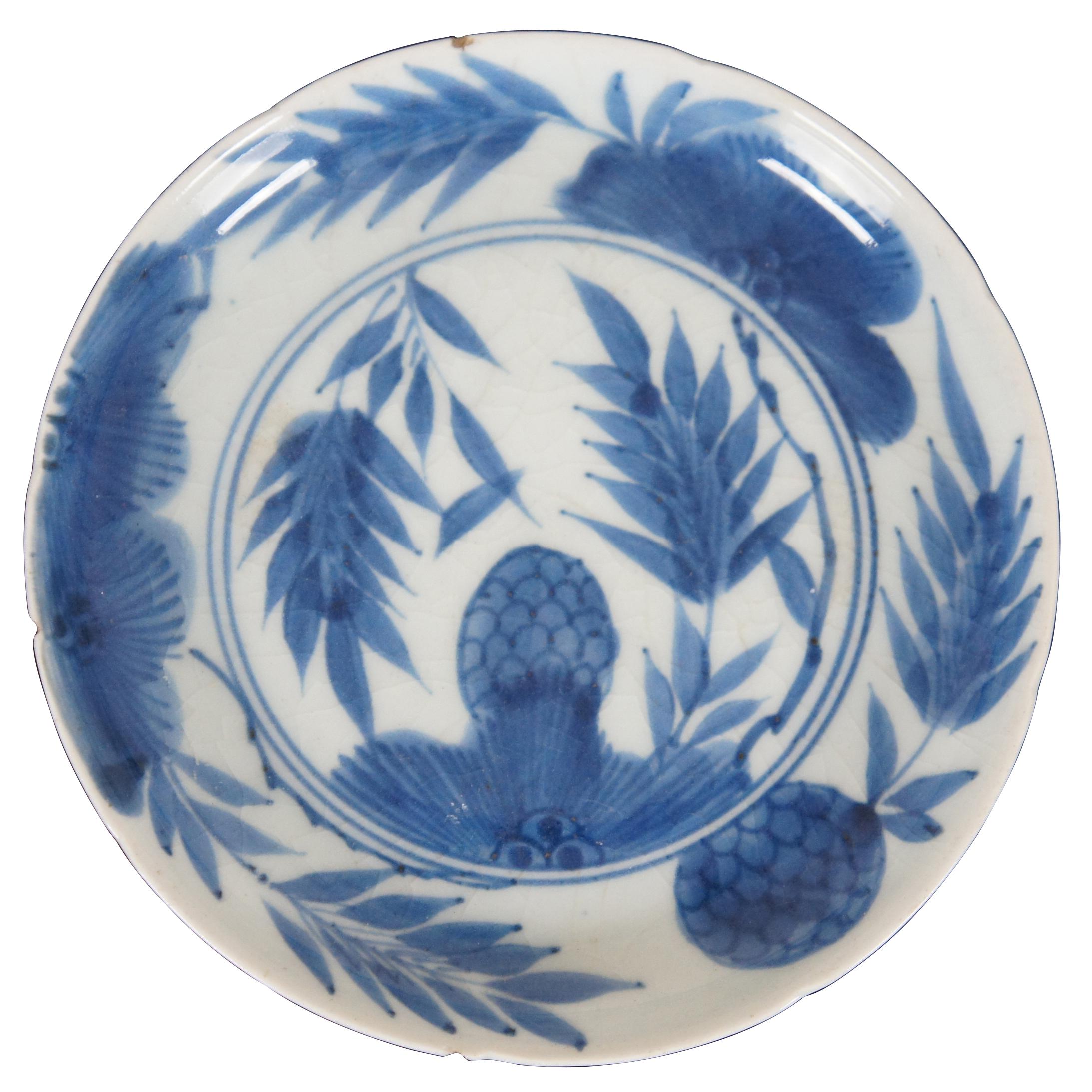 Two 18th century Chinese porcelain plates from the Kang Xi period featuring a pattern of leaves, flowers and pine cones.
 