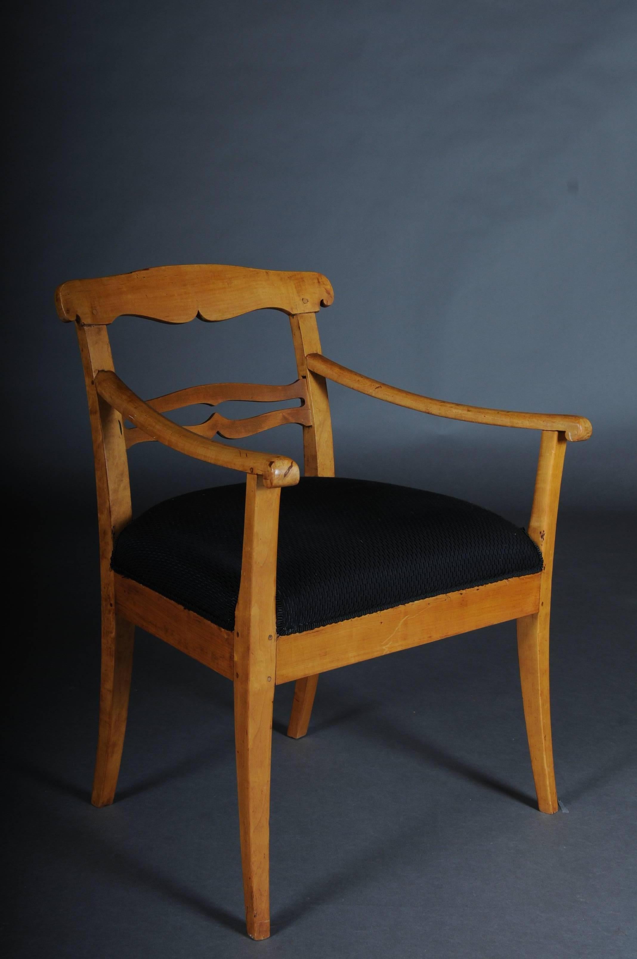 Zwei Biedermeier-Sessel aus massivem Birkenholz aus dem 19. Jahrhundert im Zustand „Gut“ im Angebot in Berlin, DE