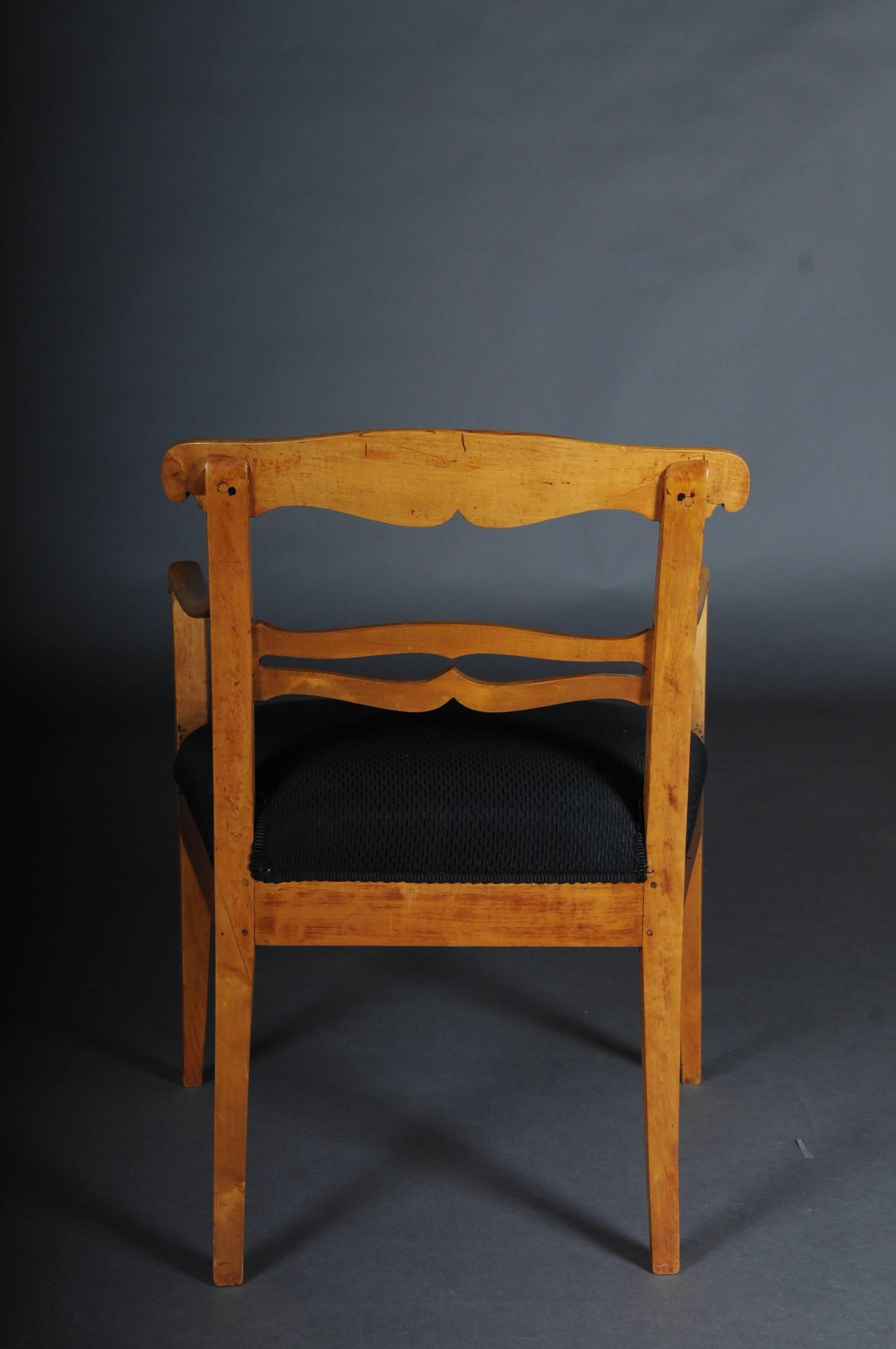 Zwei Biedermeier-Sessel aus massivem Birkenholz aus dem 19. Jahrhundert im Angebot 1