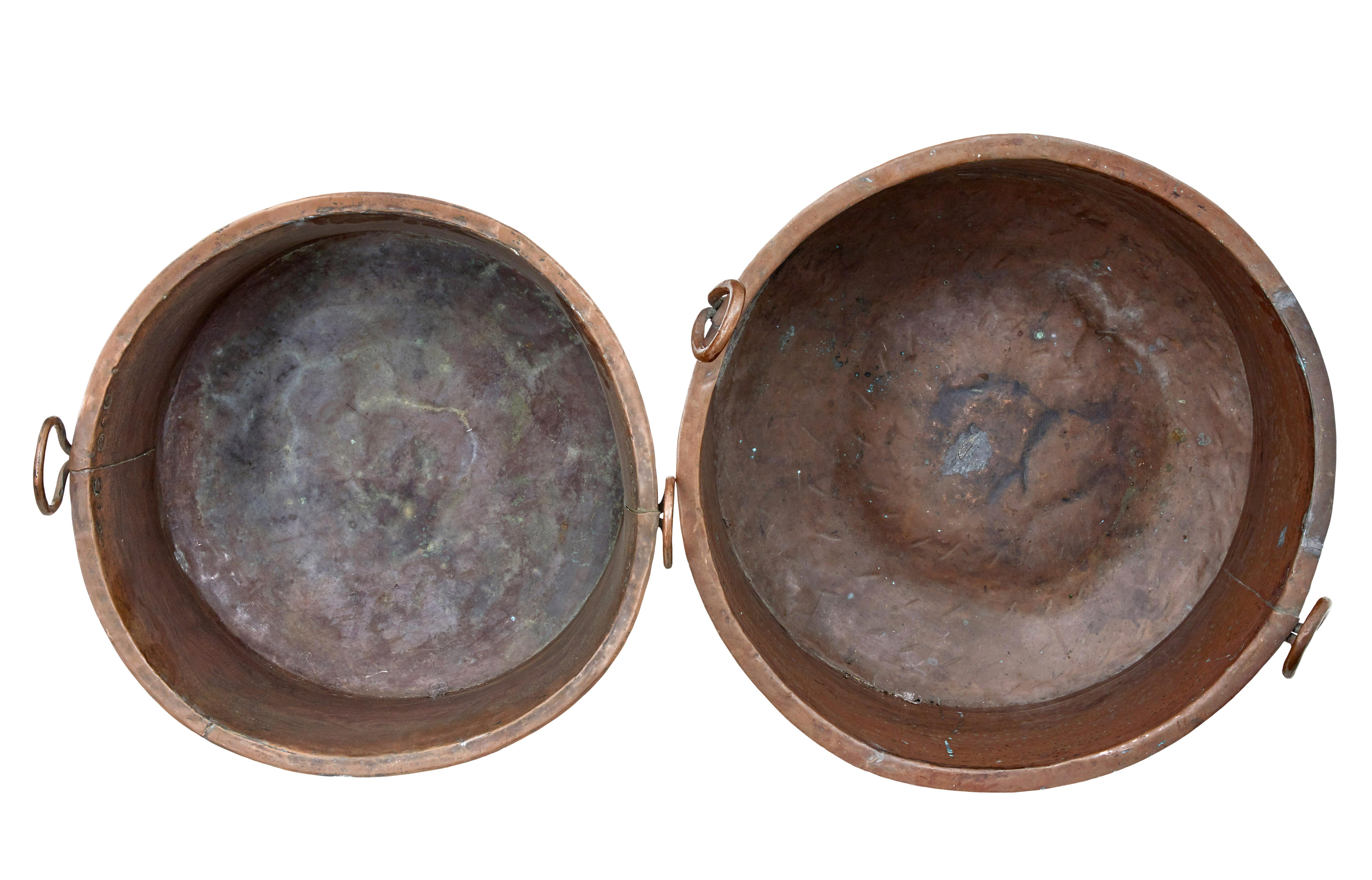 2 19th century Victorian large copper cooking vessels In Good Condition For Sale In Debenham, Suffolk