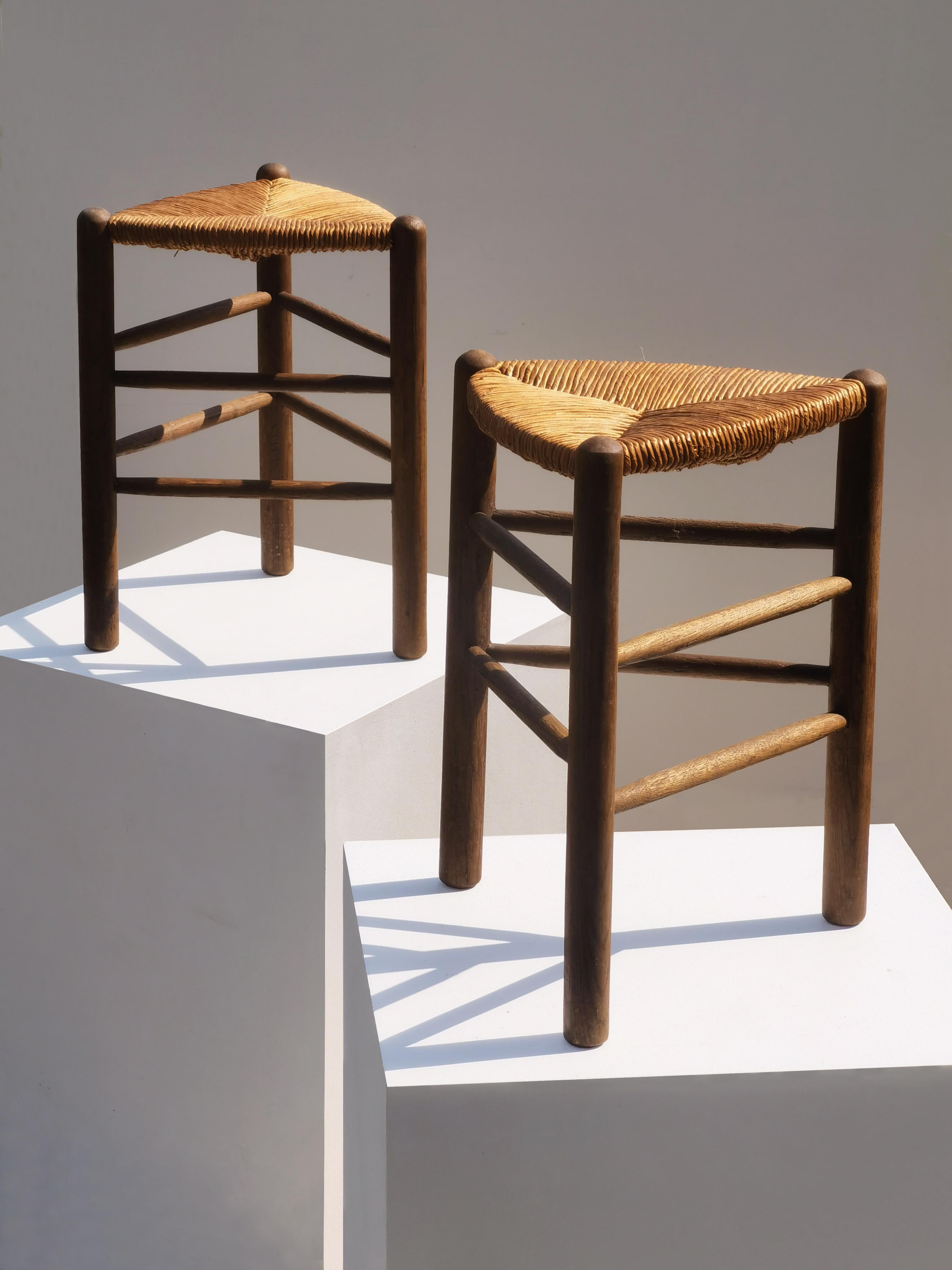2/3 SGABELLI MODERNI A TREPPIEDI, di Pierre Faucheux, Francia 1950 in vendita 8