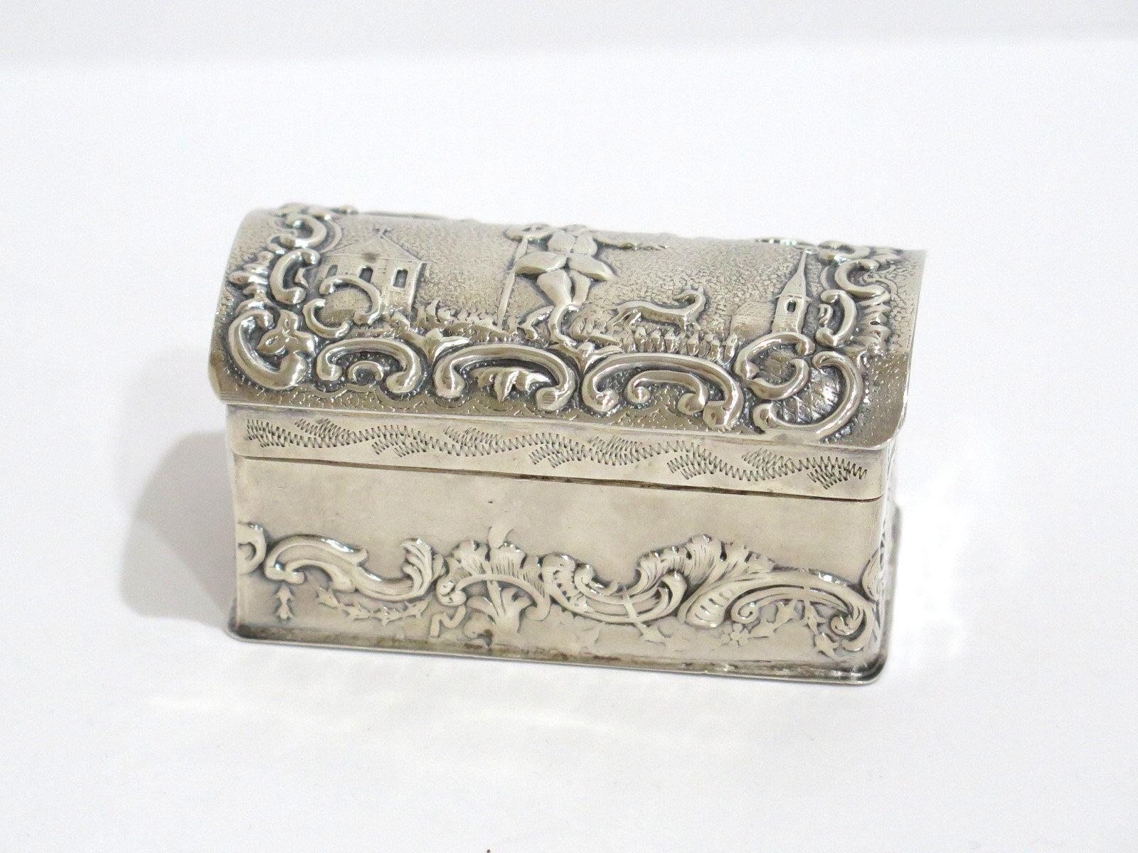 European Silver Antique Dutch Religious Theme Chest-Shaped Snuff Box In Good Condition In Brooklyn, NY