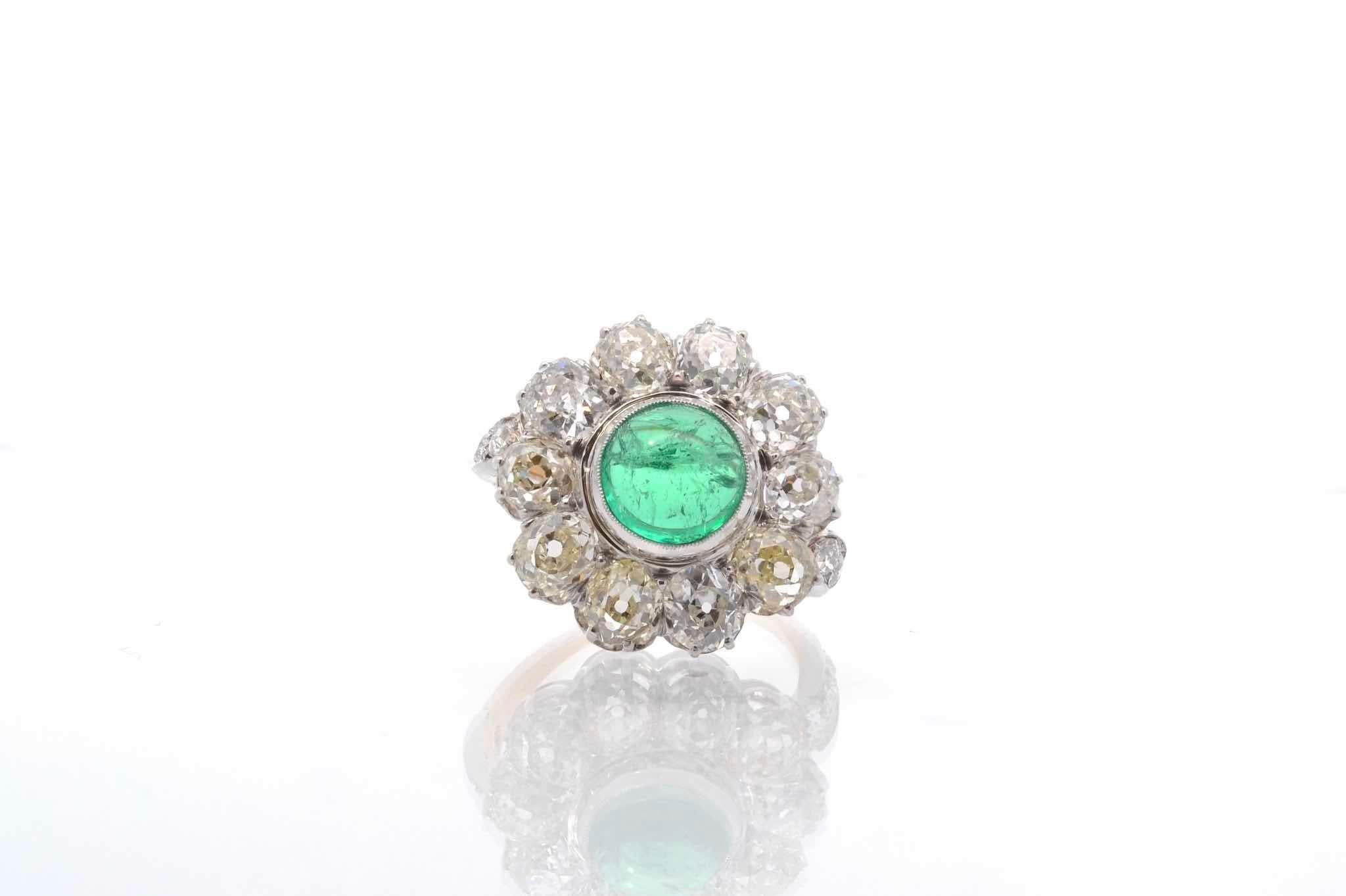 Stones: Colombian cabochon emerald of 2.94 cts and 10 diamonds of 4.50 cts.
Material: 18k yellow gold and platinum
Weight: 8.7g
Period: 1900
Size: 51 (free sizing)
Certificate
Ref. : 24464-25440