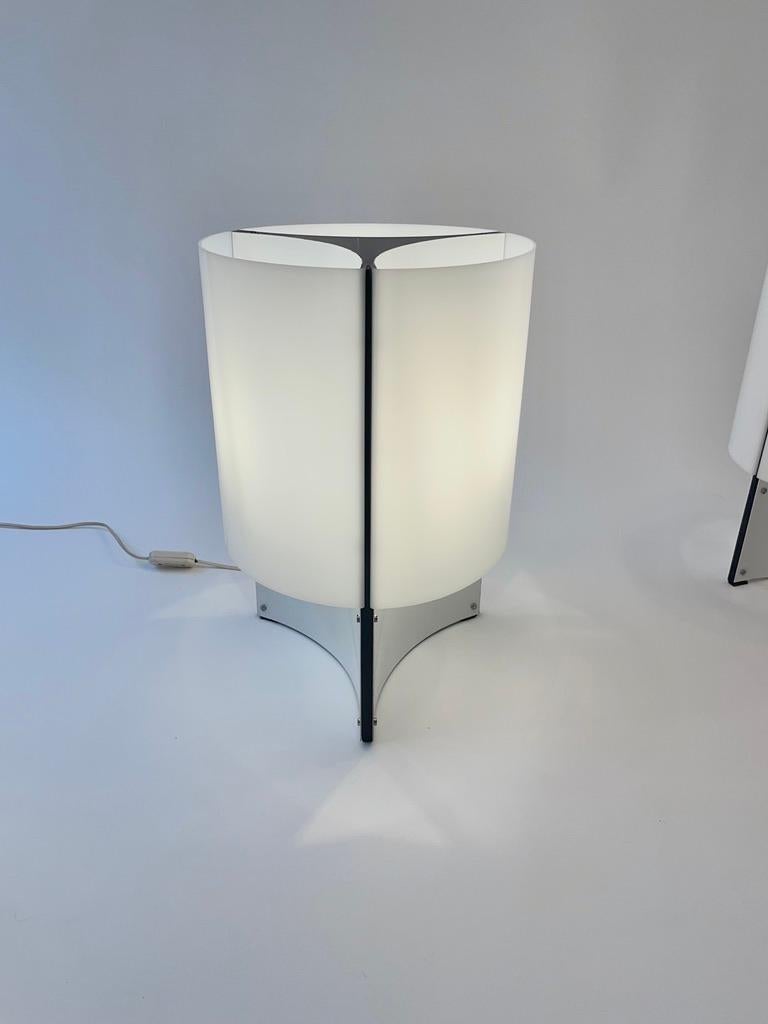 Late 20th Century 2 Acrylic & White Steel Table Lamps by Lella & Massimo Vignelli, Italy ca. 1970s For Sale