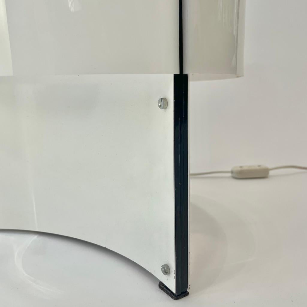 2 Acrylic & White Steel Table Lamps by Lella & Massimo Vignelli, Italy ca. 1970s For Sale 1