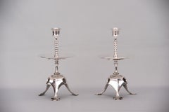 2 Portavelas historicista de alpaca, hacia 1890