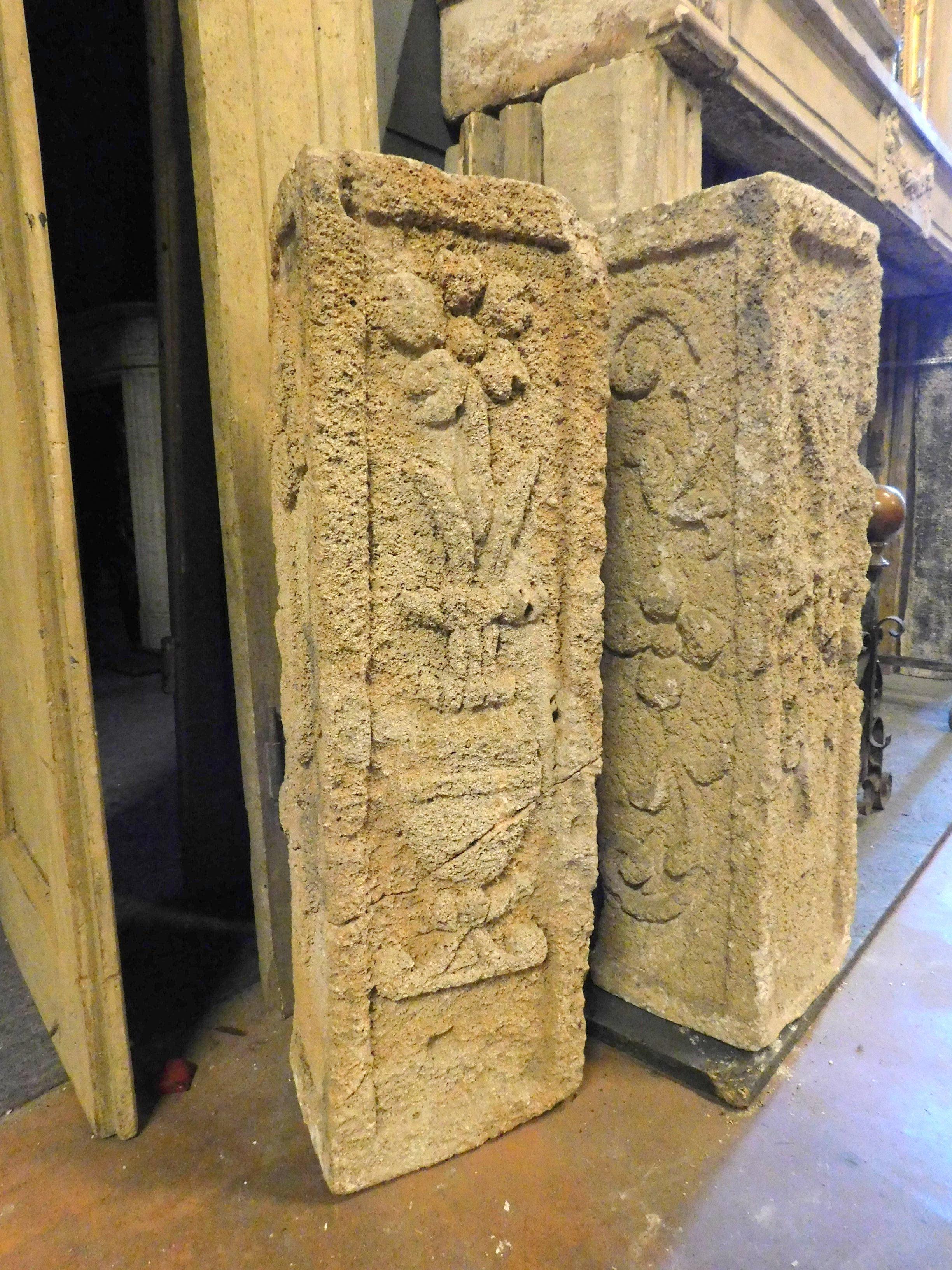 2 Ancient Stone Headsfor Stairs, Hand Carved, 1700, Italy In Good Condition For Sale In Cuneo, Italy (CN)