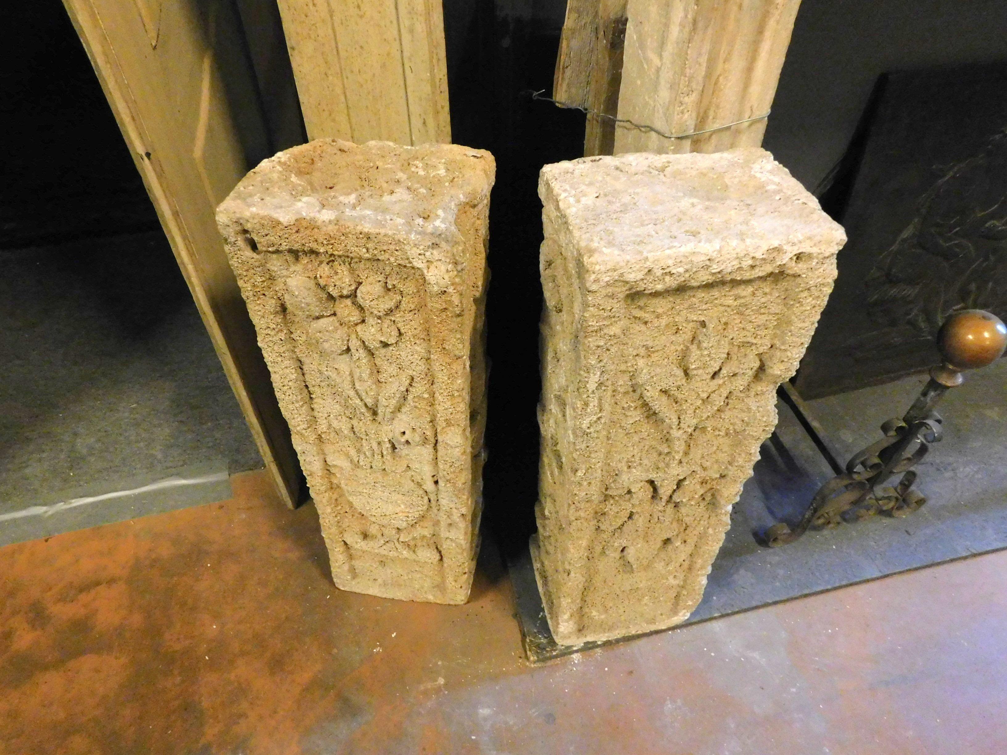 18th Century and Earlier 2 Ancient Stone Headsfor Stairs, Hand Carved, 1700, Italy For Sale